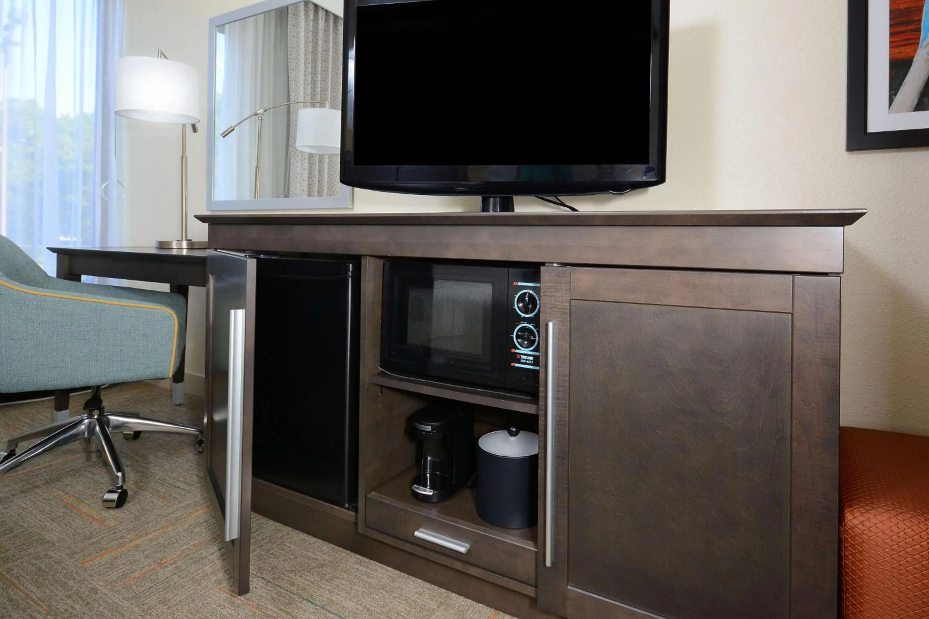 Bedroom in Hampton Inn Charlotte North Lake Norman