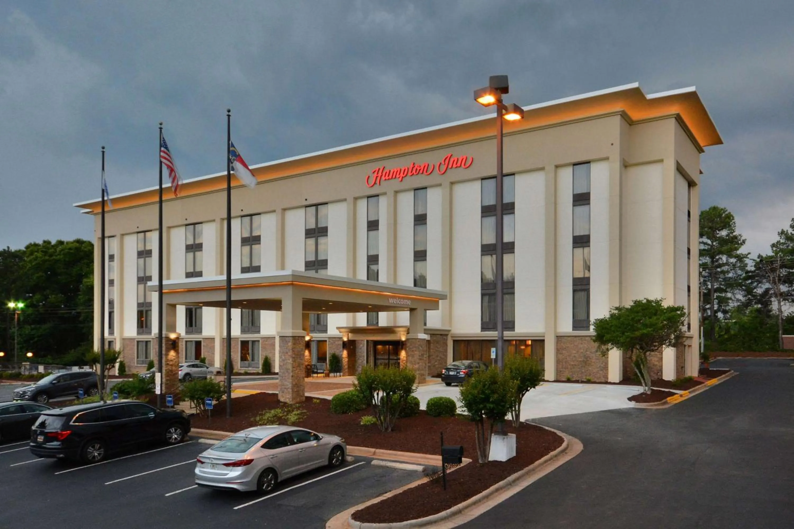 Property building in Hampton Inn Charlotte North Lake Norman