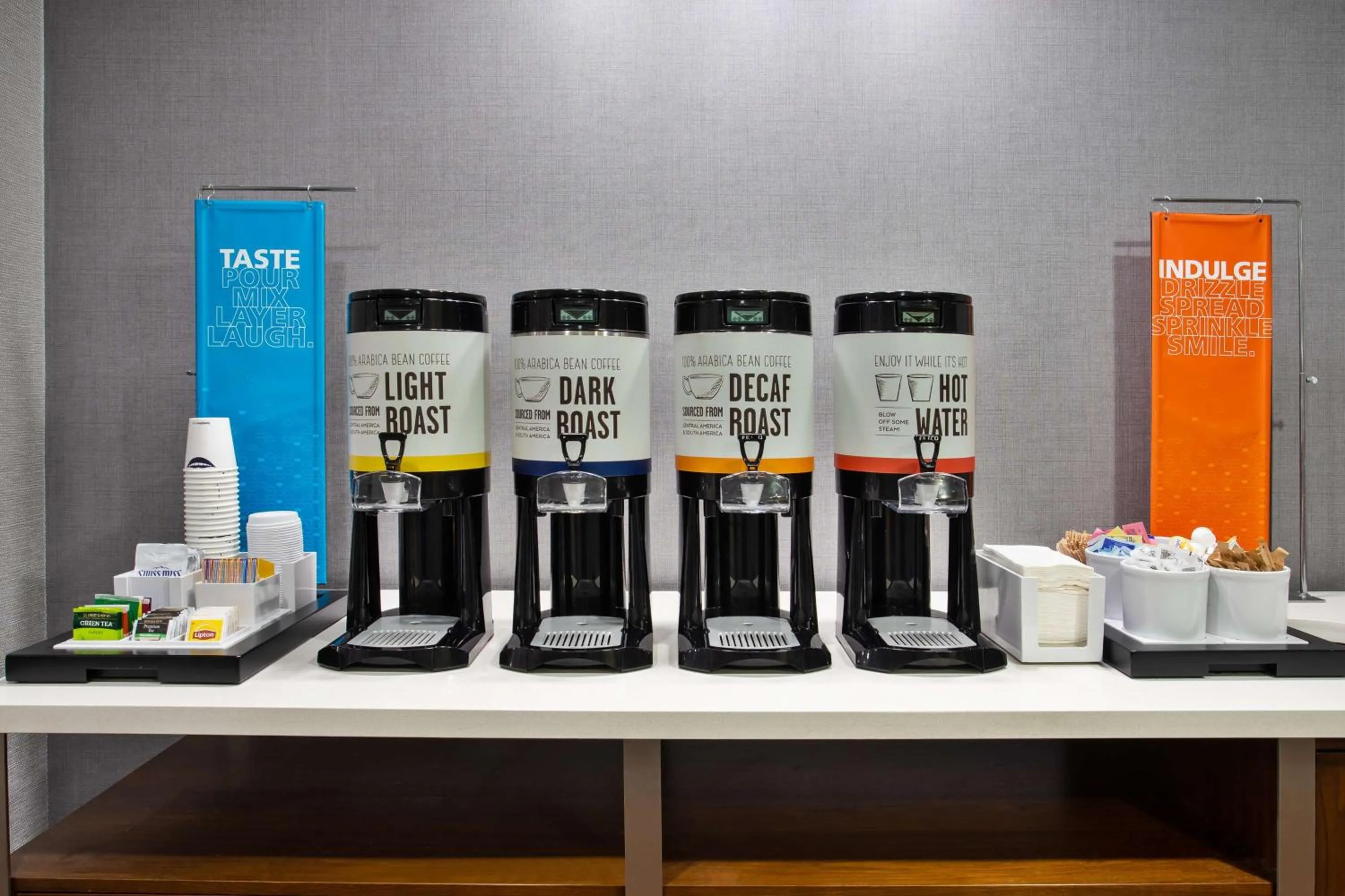 Dining area in Hampton Inn & Suites Cape Coral / Fort Myers