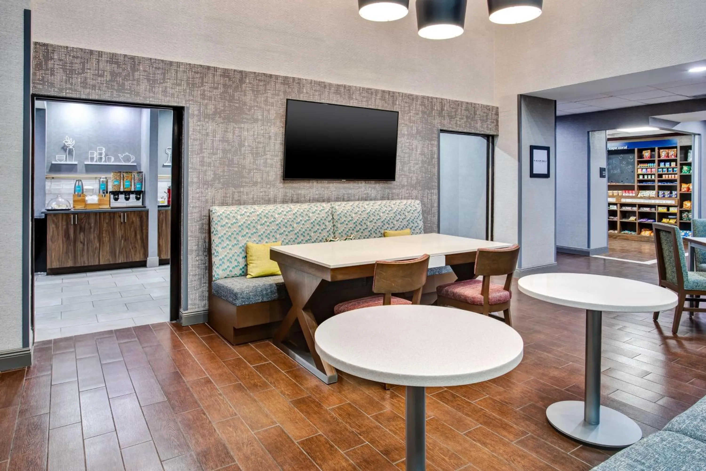Lobby or reception in Hampton Inn & Suites Cape Coral / Fort Myers