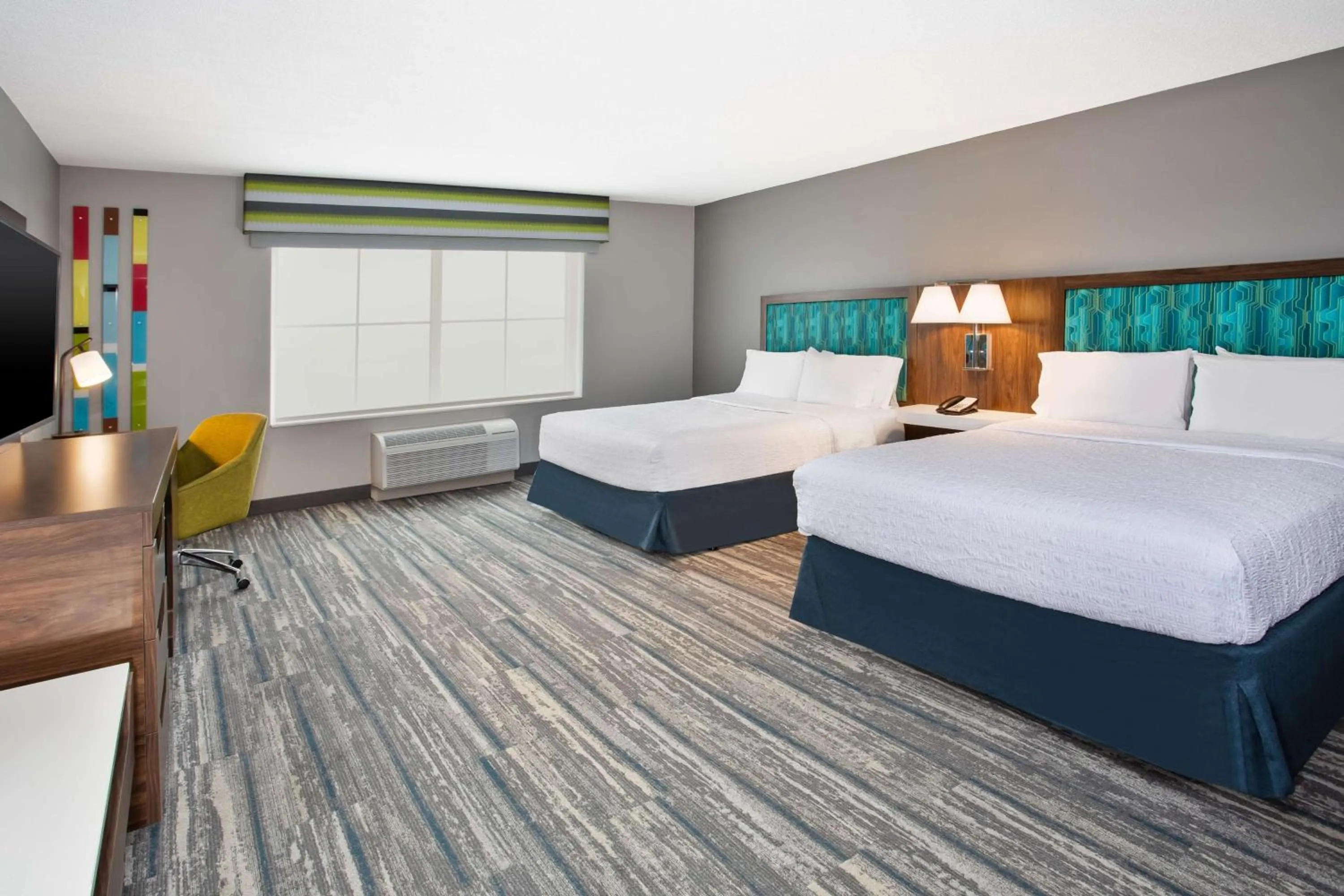 Bed in Hampton Inn & Suites Cape Coral / Fort Myers