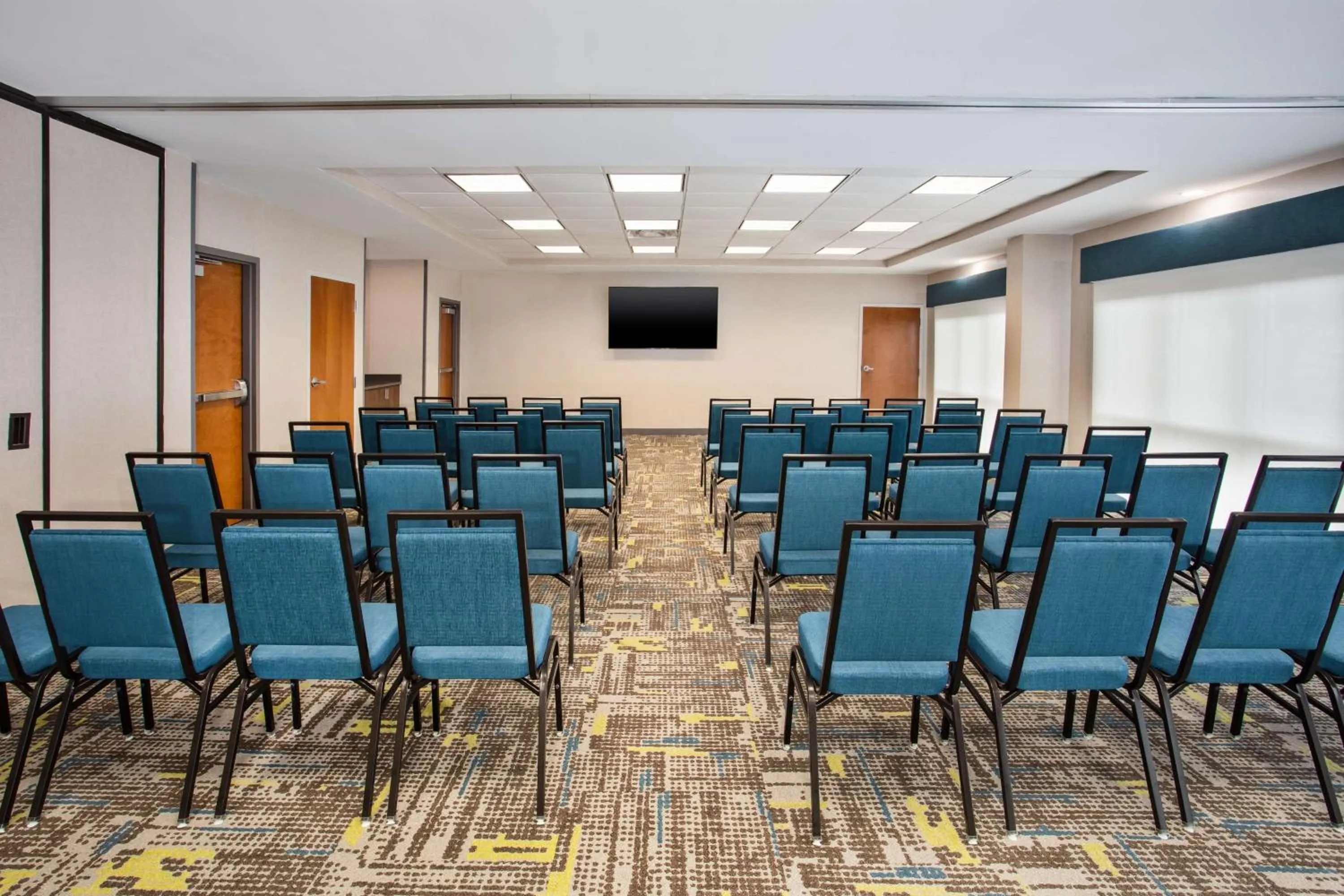 Meeting/conference room in Hampton Inn & Suites Cape Coral / Fort Myers