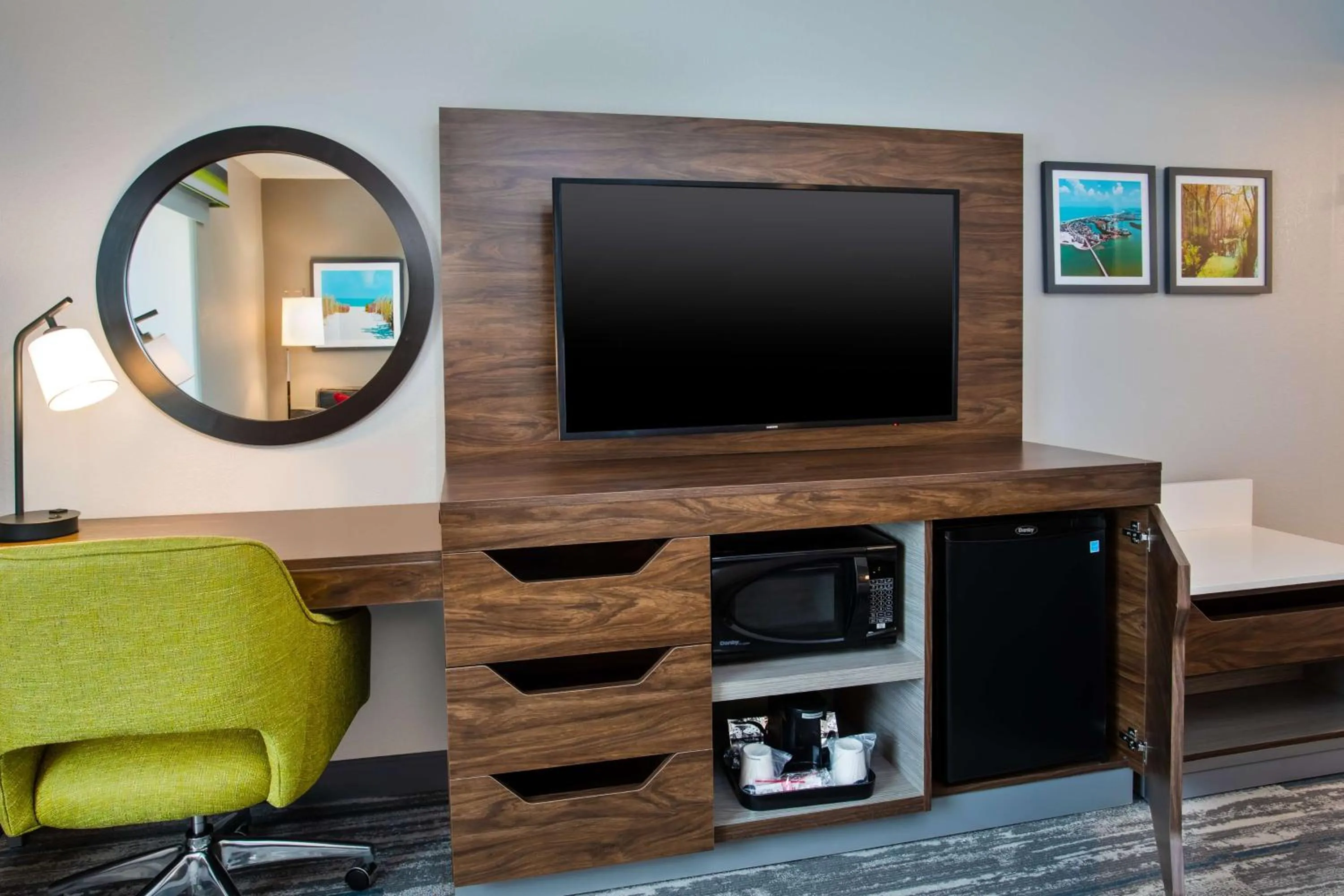 Bedroom in Hampton Inn & Suites Cape Coral / Fort Myers