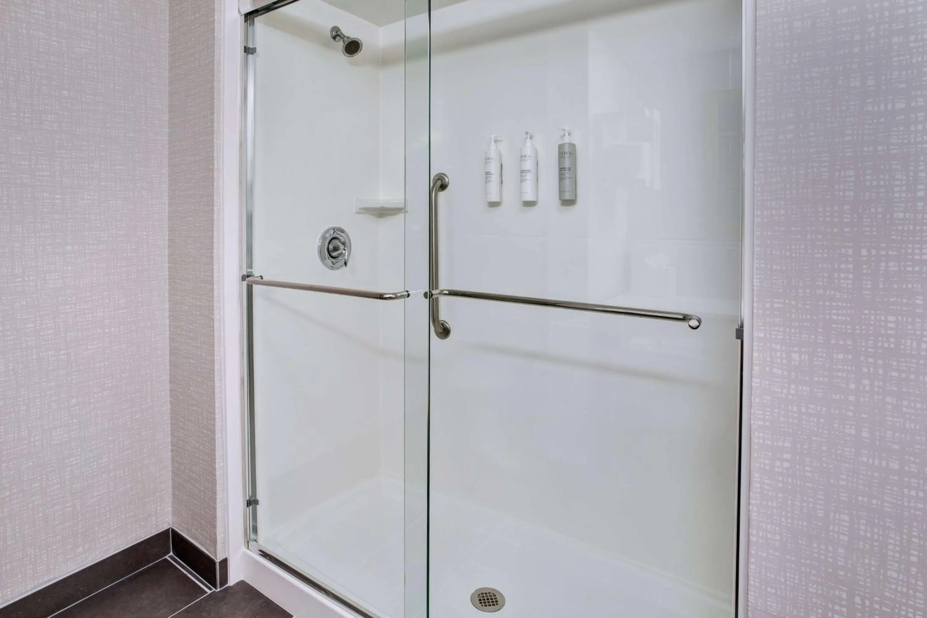 Bathroom in Hampton Inn & Suites Cape Coral / Fort Myers