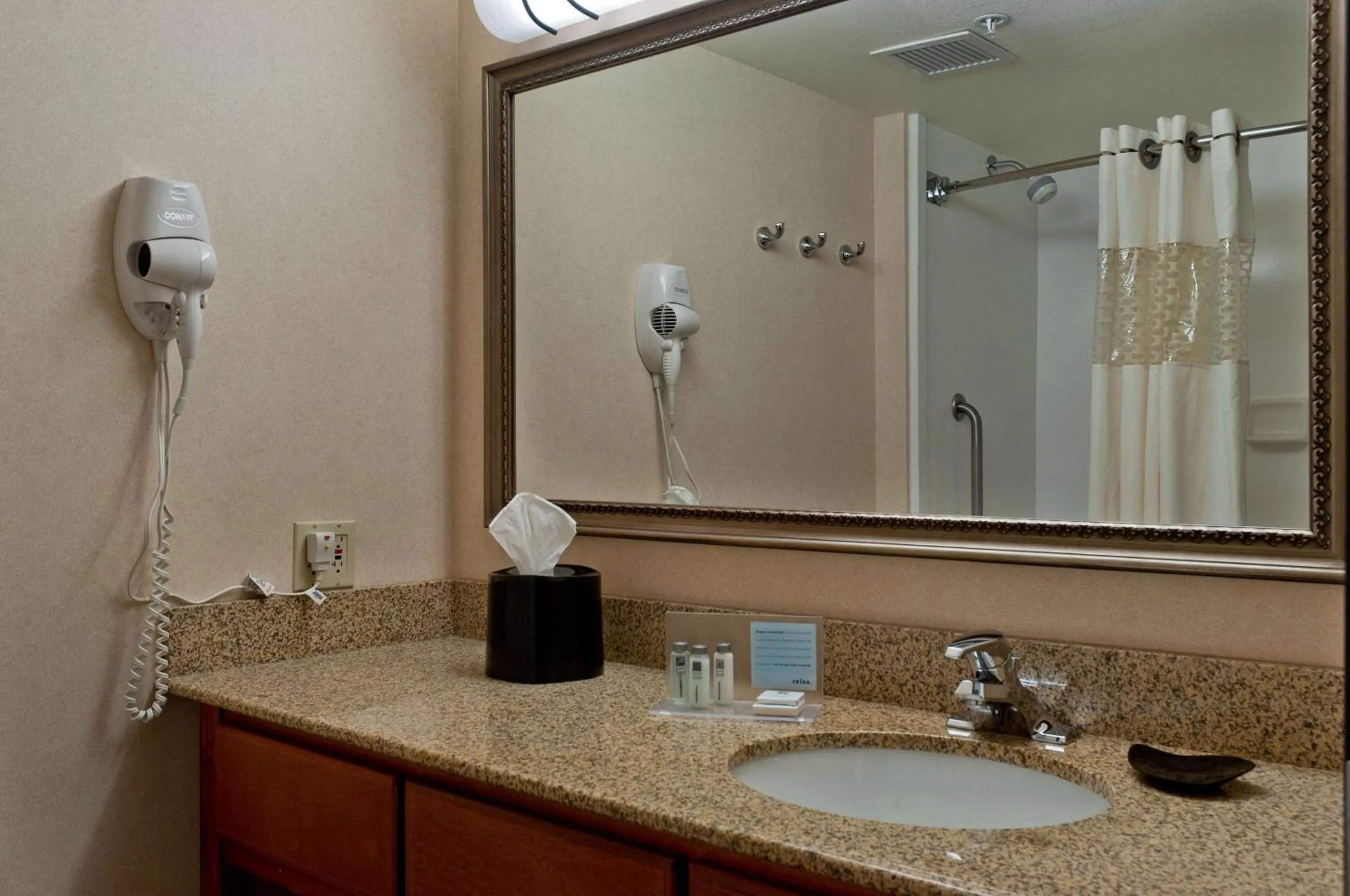 Bathroom in Hampton Inn Phoenix/Anthem