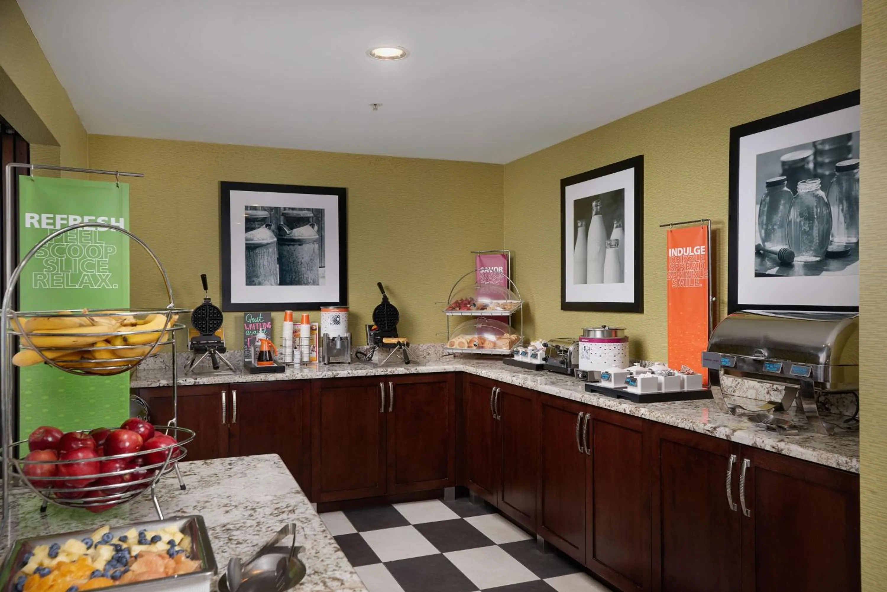 Restaurant/places to eat in Hampton Inn Phoenix/Anthem