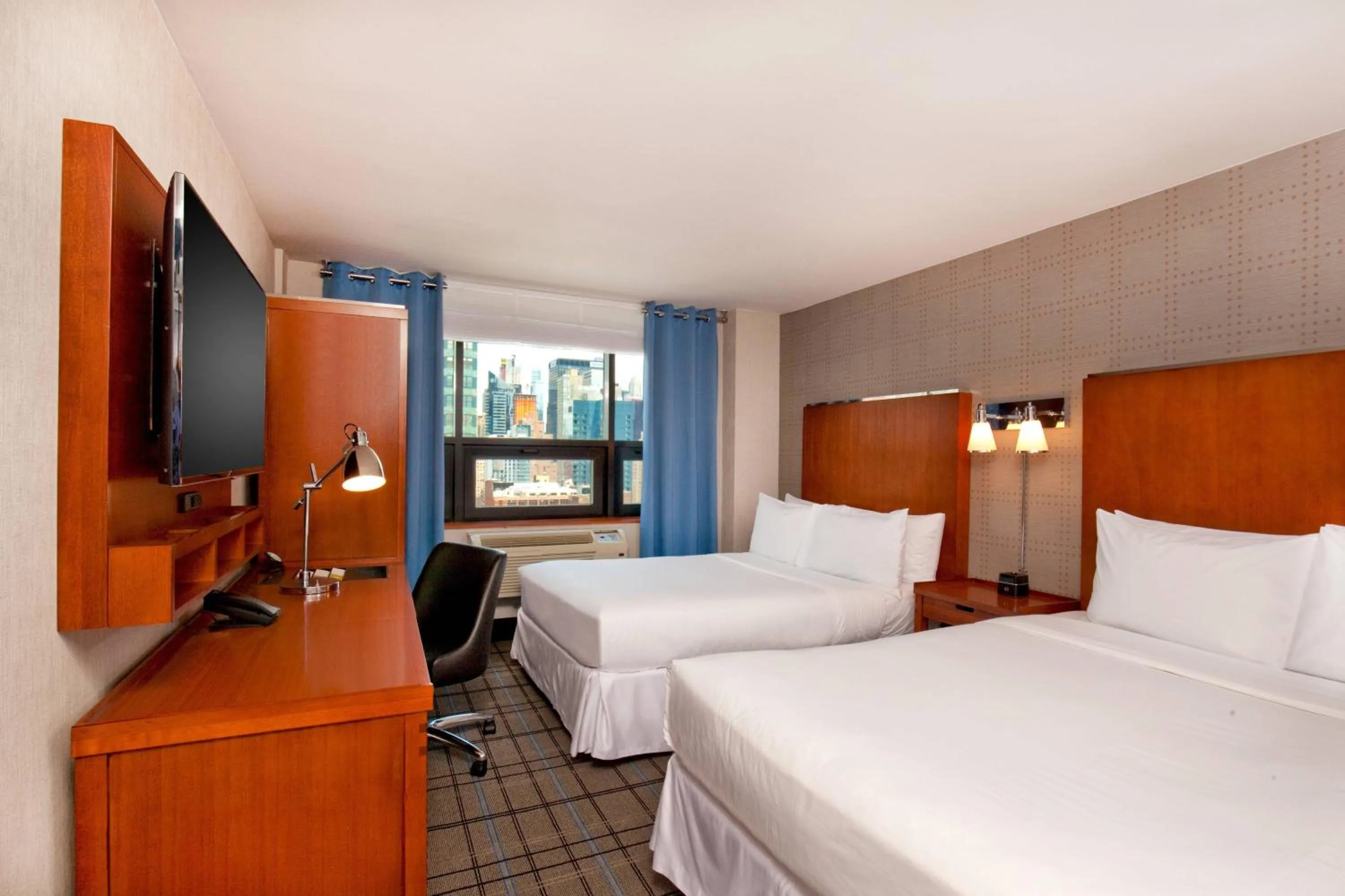Photo of the whole room, Bed in Four Points by Sheraton Midtown - Times Square