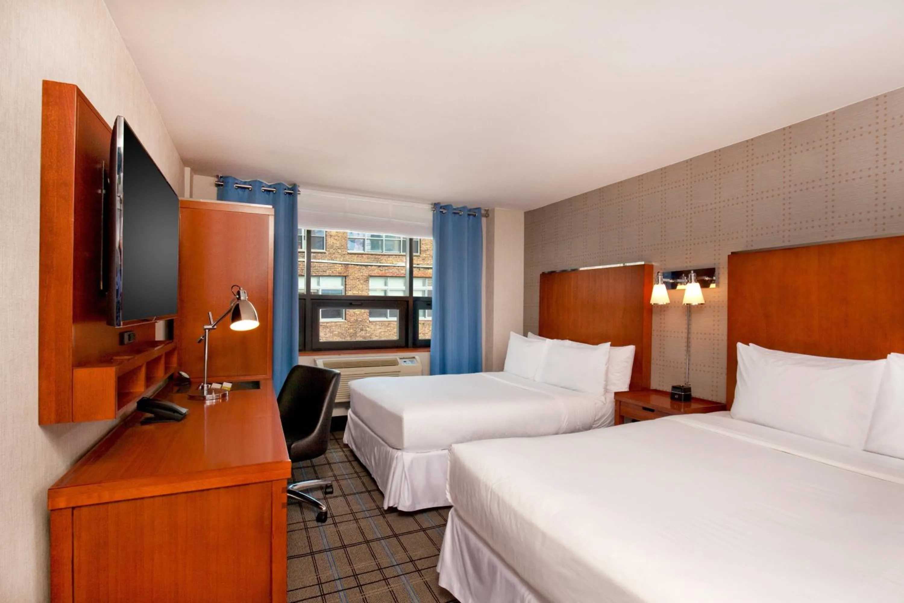Photo of the whole room, Bed in Four Points by Sheraton Midtown - Times Square