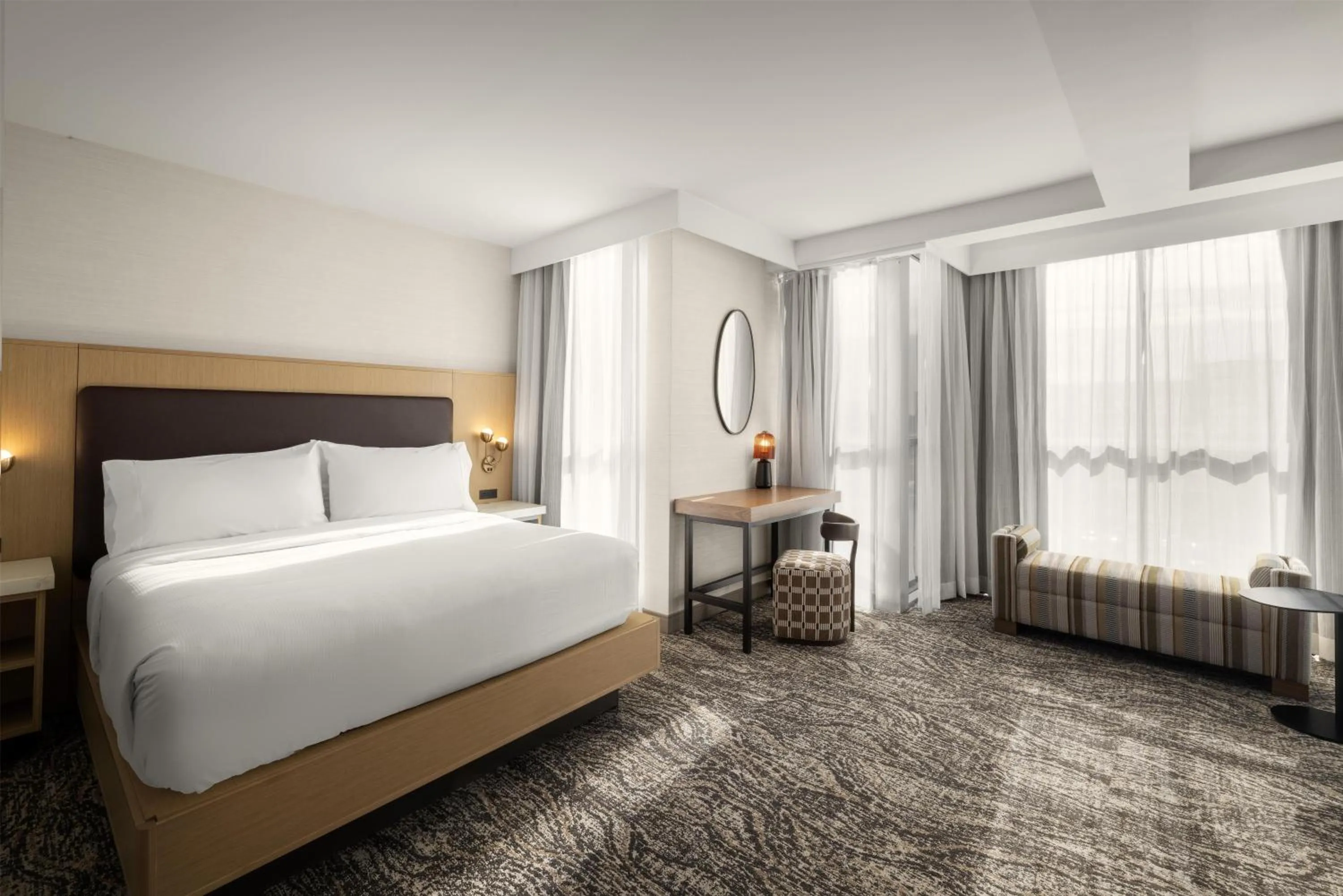 Bed in Embassy Suites by Hilton Cincinnati Northeast - Blue Ash