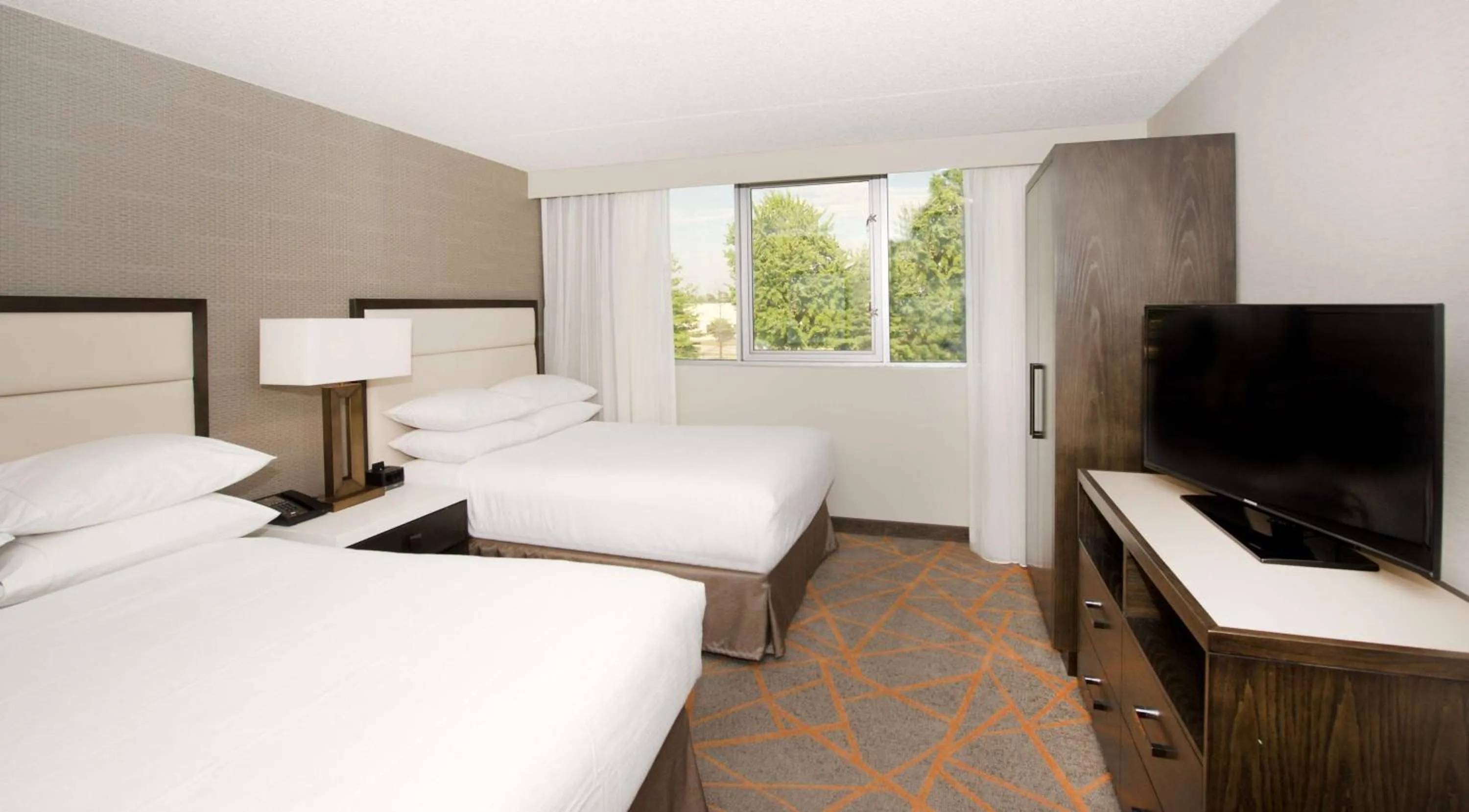 Bedroom, Bed in Embassy Suites by Hilton Cincinnati Northeast - Blue Ash
