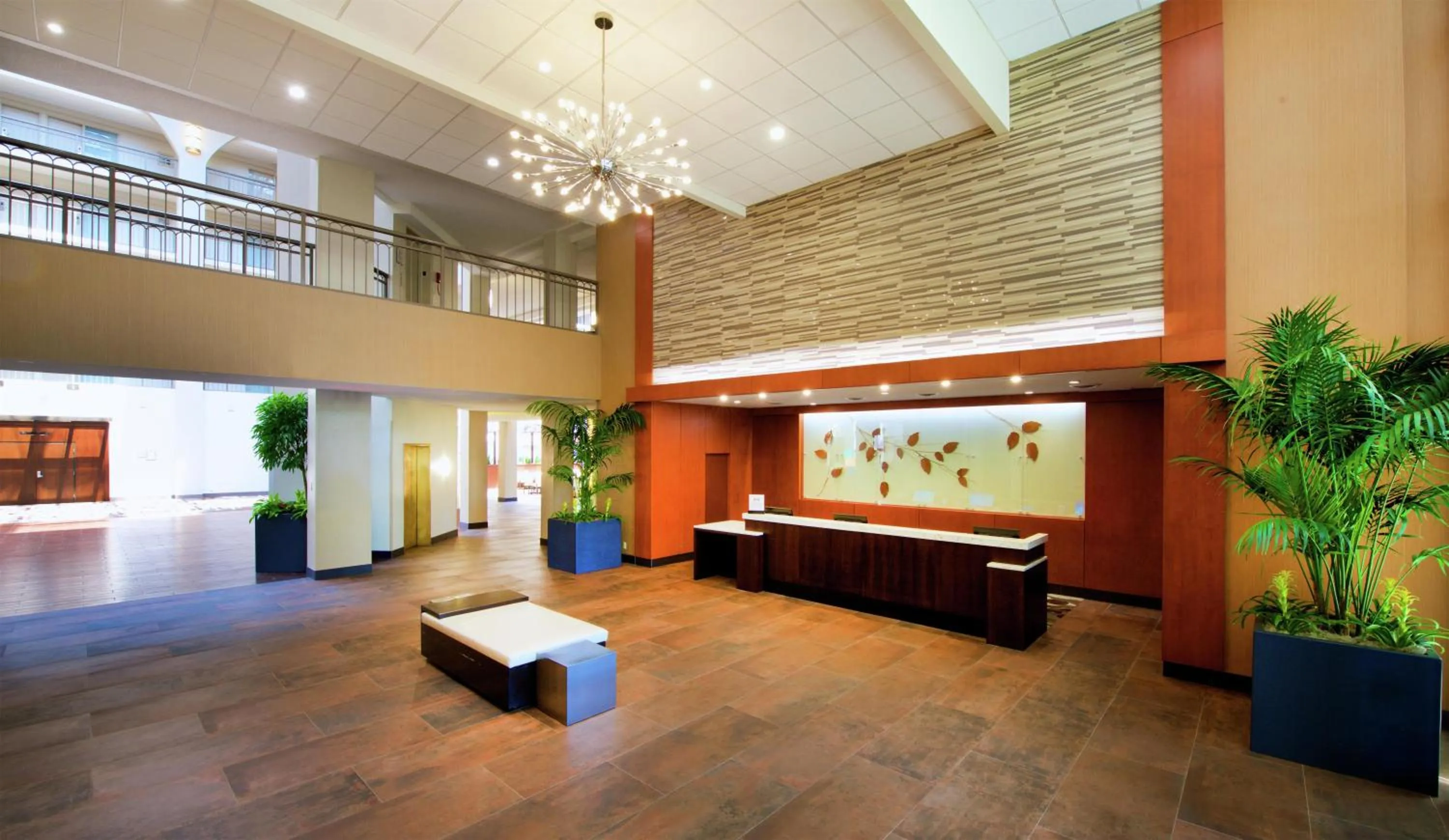 Lobby or reception in Embassy Suites by Hilton Cincinnati Northeast - Blue Ash