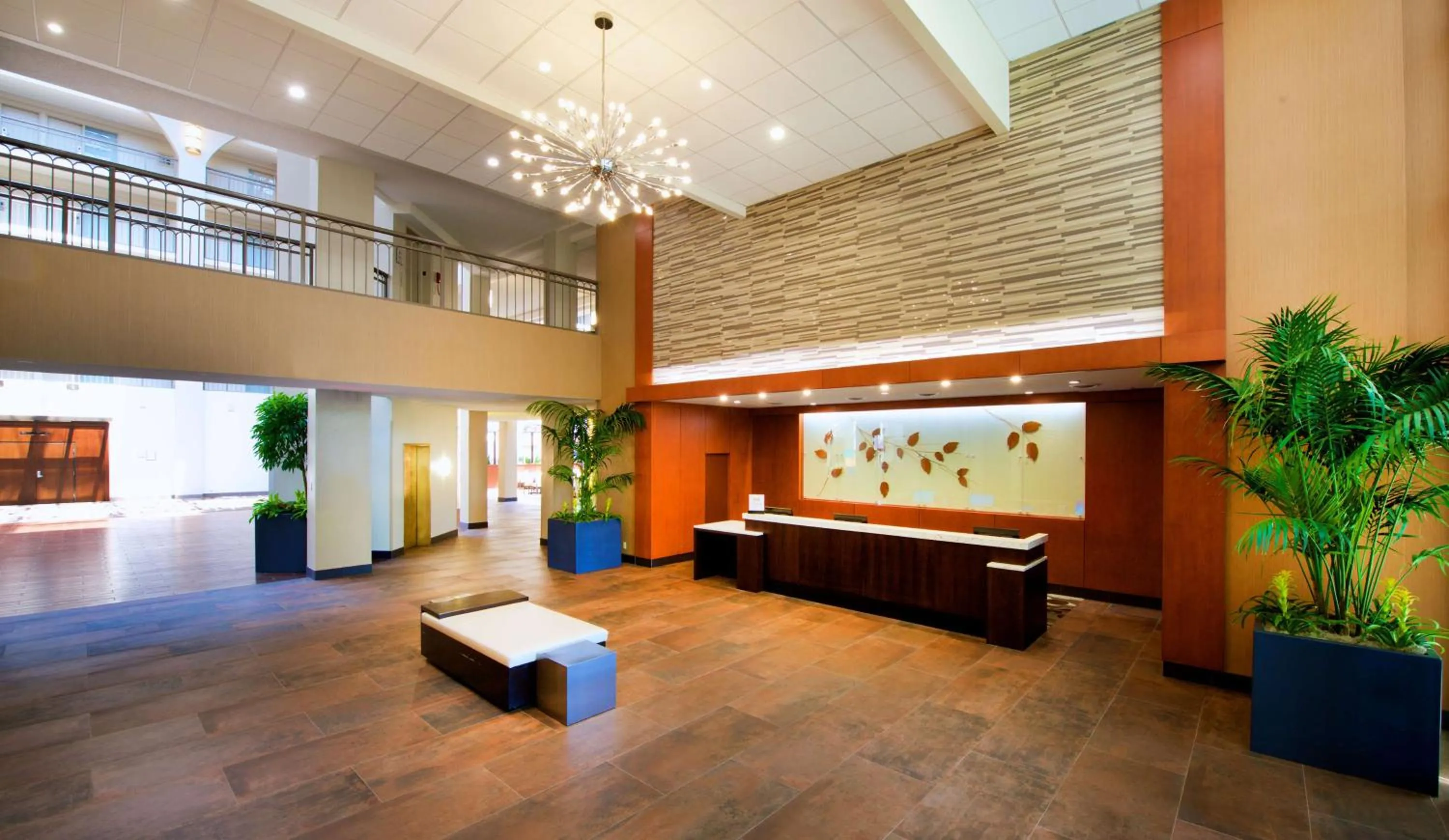 Lobby or reception in Embassy Suites by Hilton Cincinnati Northeast - Blue Ash