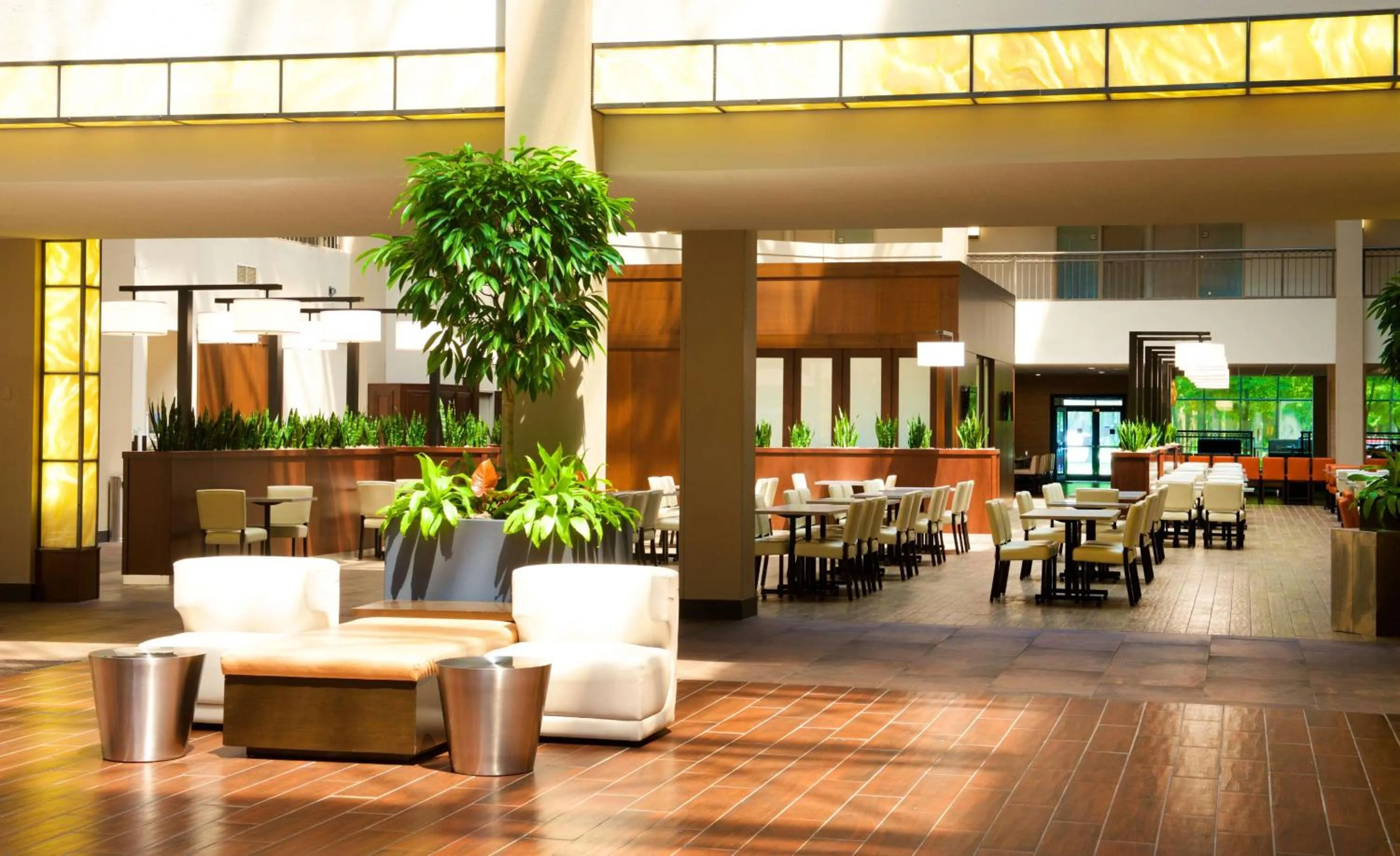 Lobby or reception in Embassy Suites by Hilton Cincinnati Northeast - Blue Ash