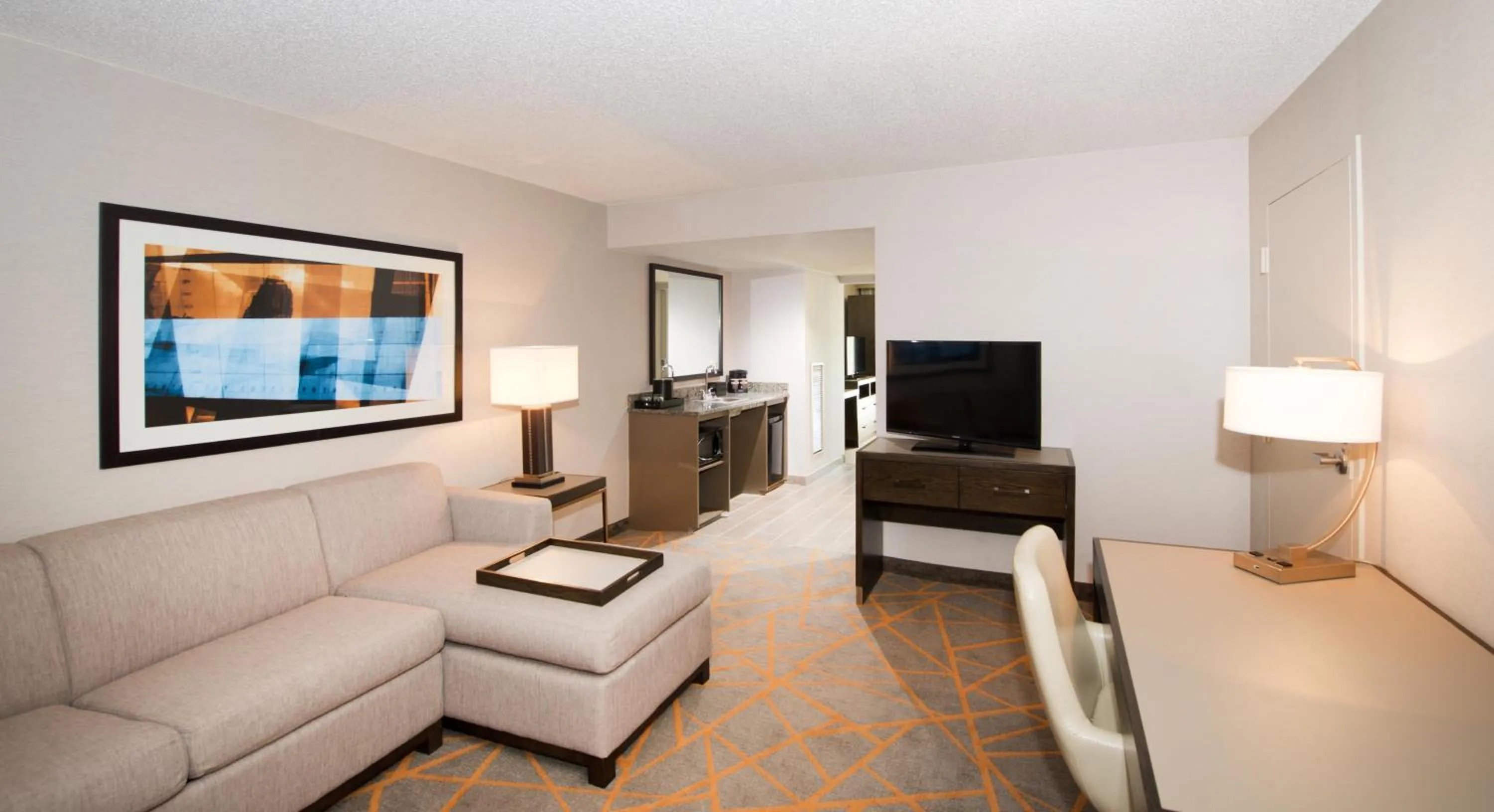 Living room in Embassy Suites by Hilton Cincinnati Northeast - Blue Ash