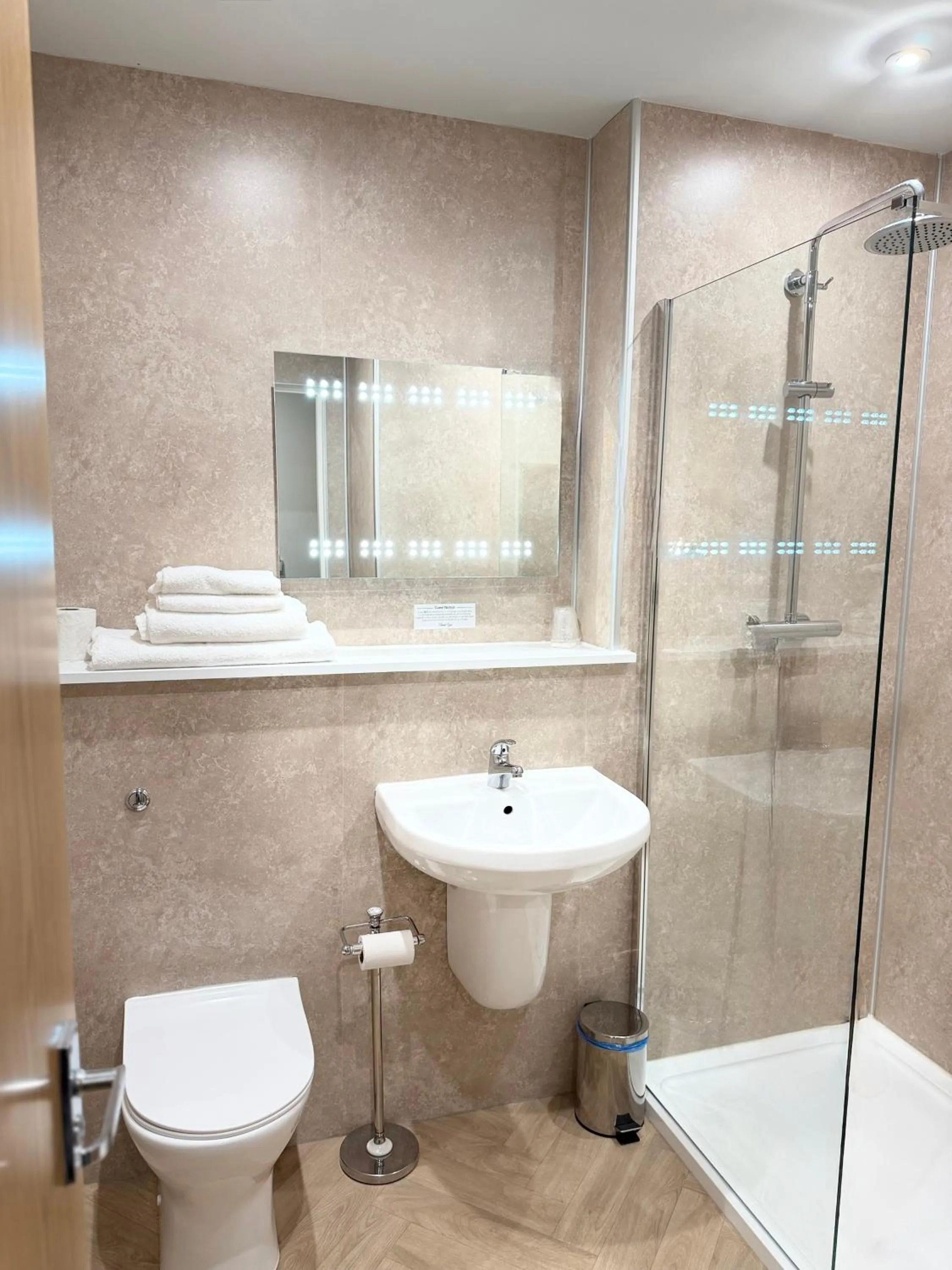 Bathroom in The Gilvenbank Hotel