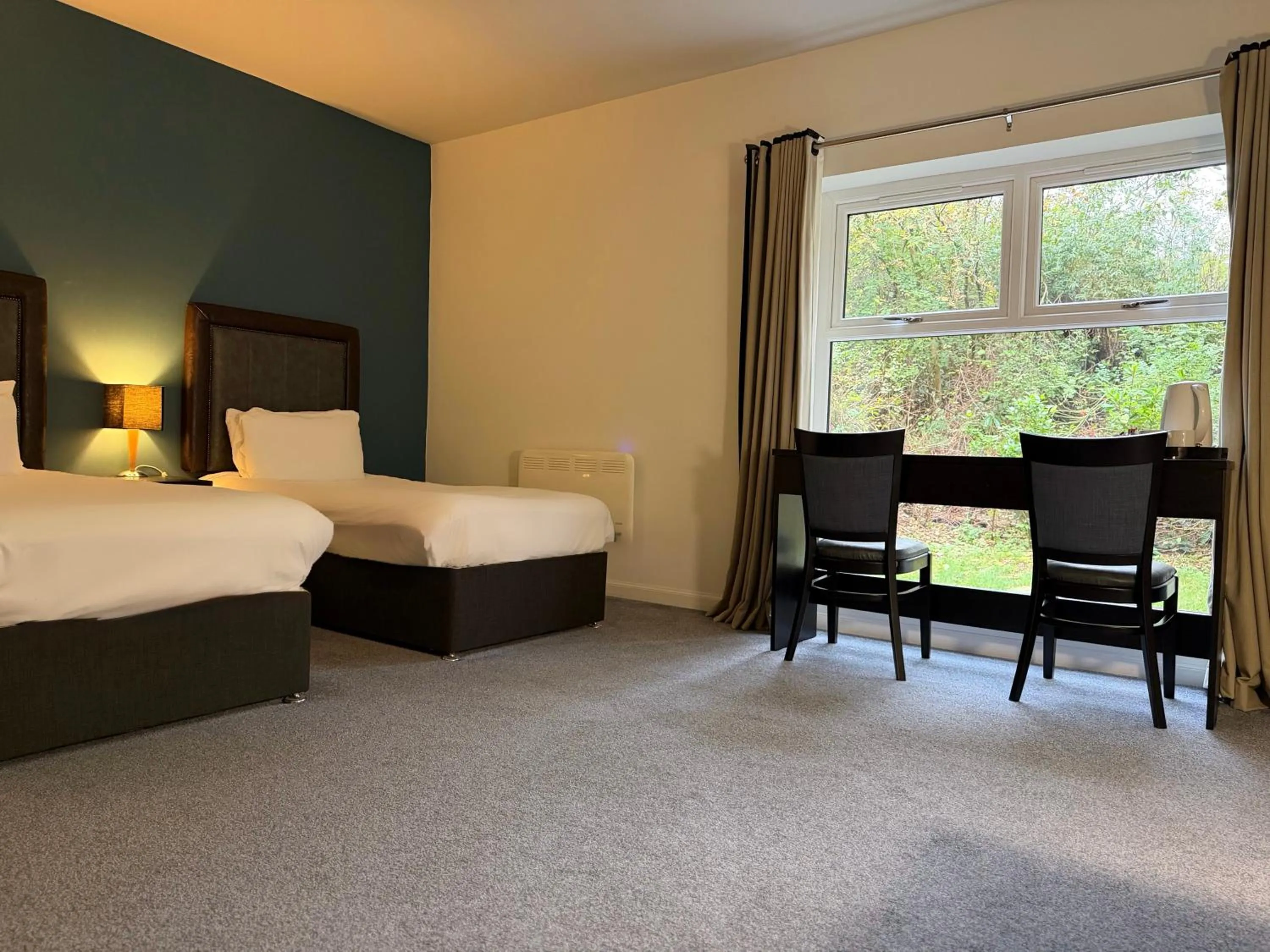 Bedroom, Bed in The Gilvenbank Hotel