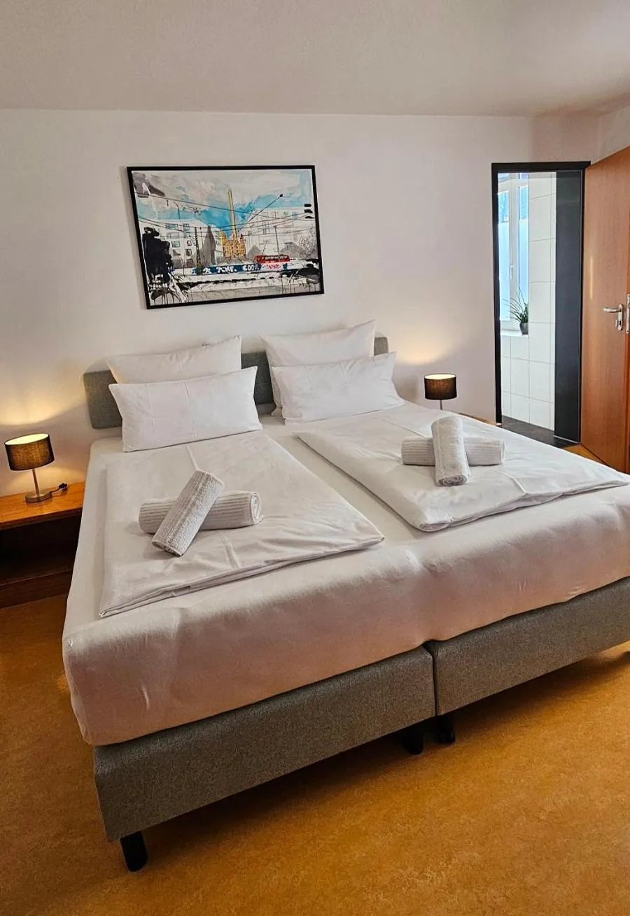 Photo of the whole room, Bed in Ecoinn