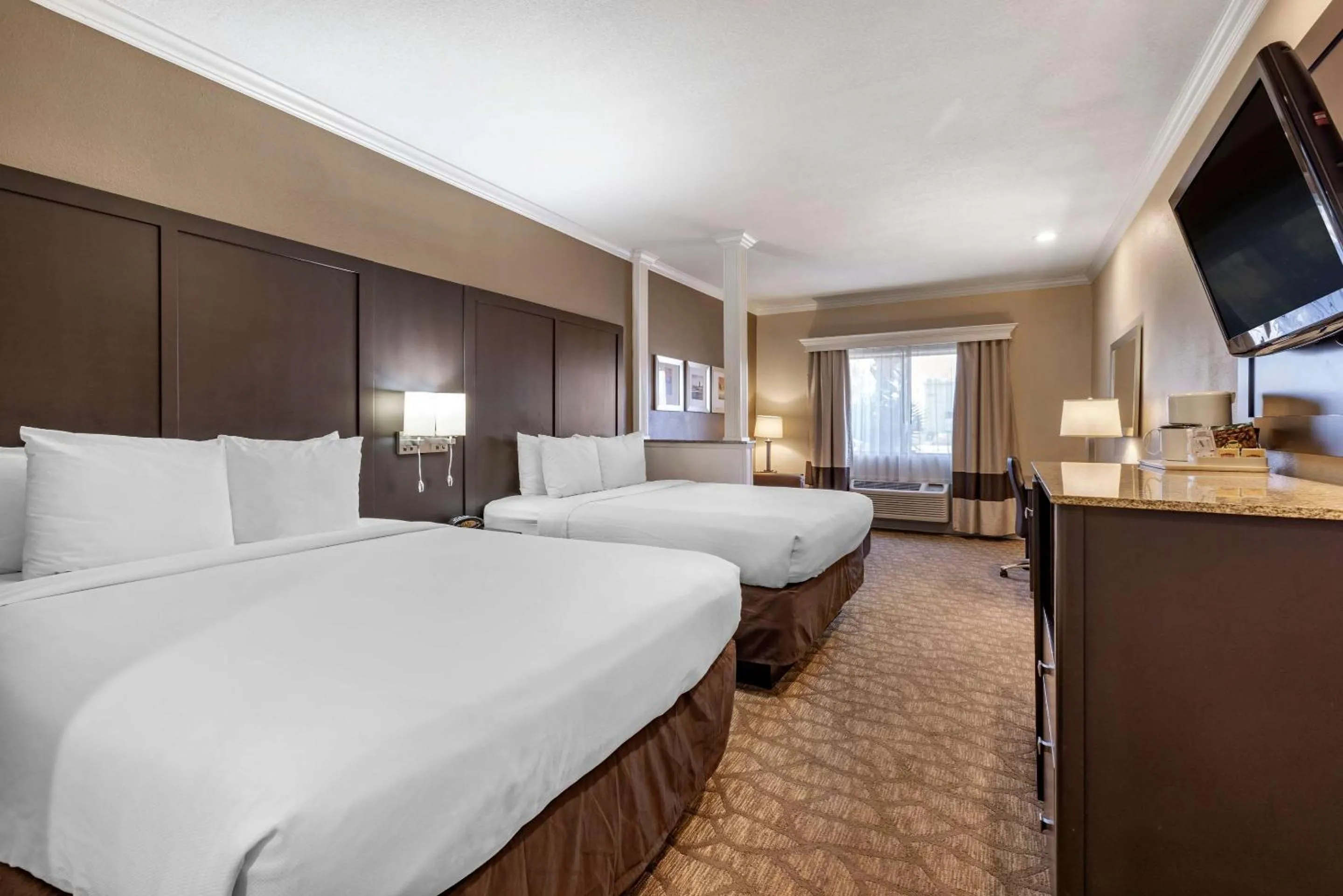 Bedroom, Bed in Comfort Inn & Suites Huntington Beach