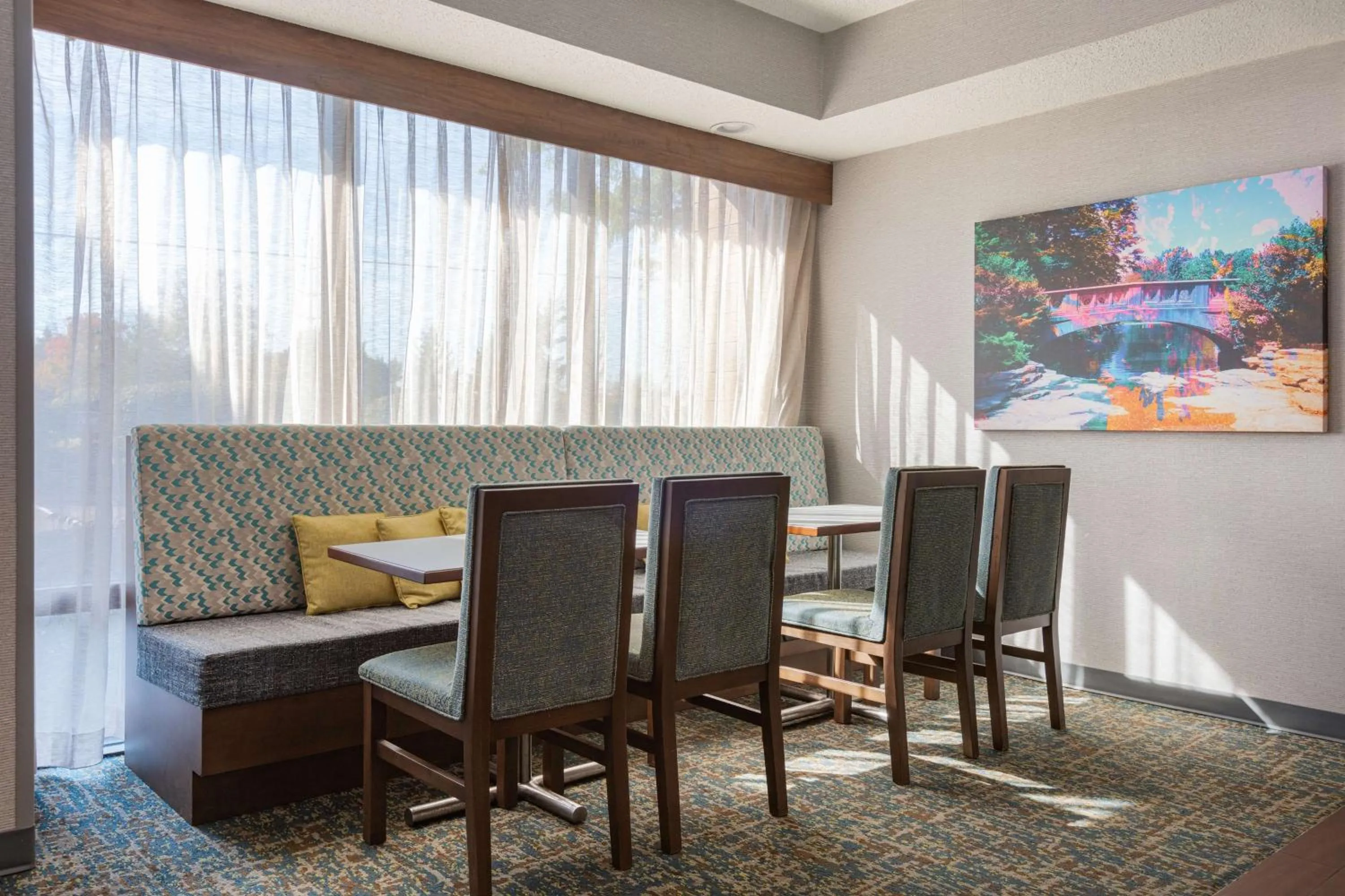 Dining area in Hampton Inn Columbus/Dublin