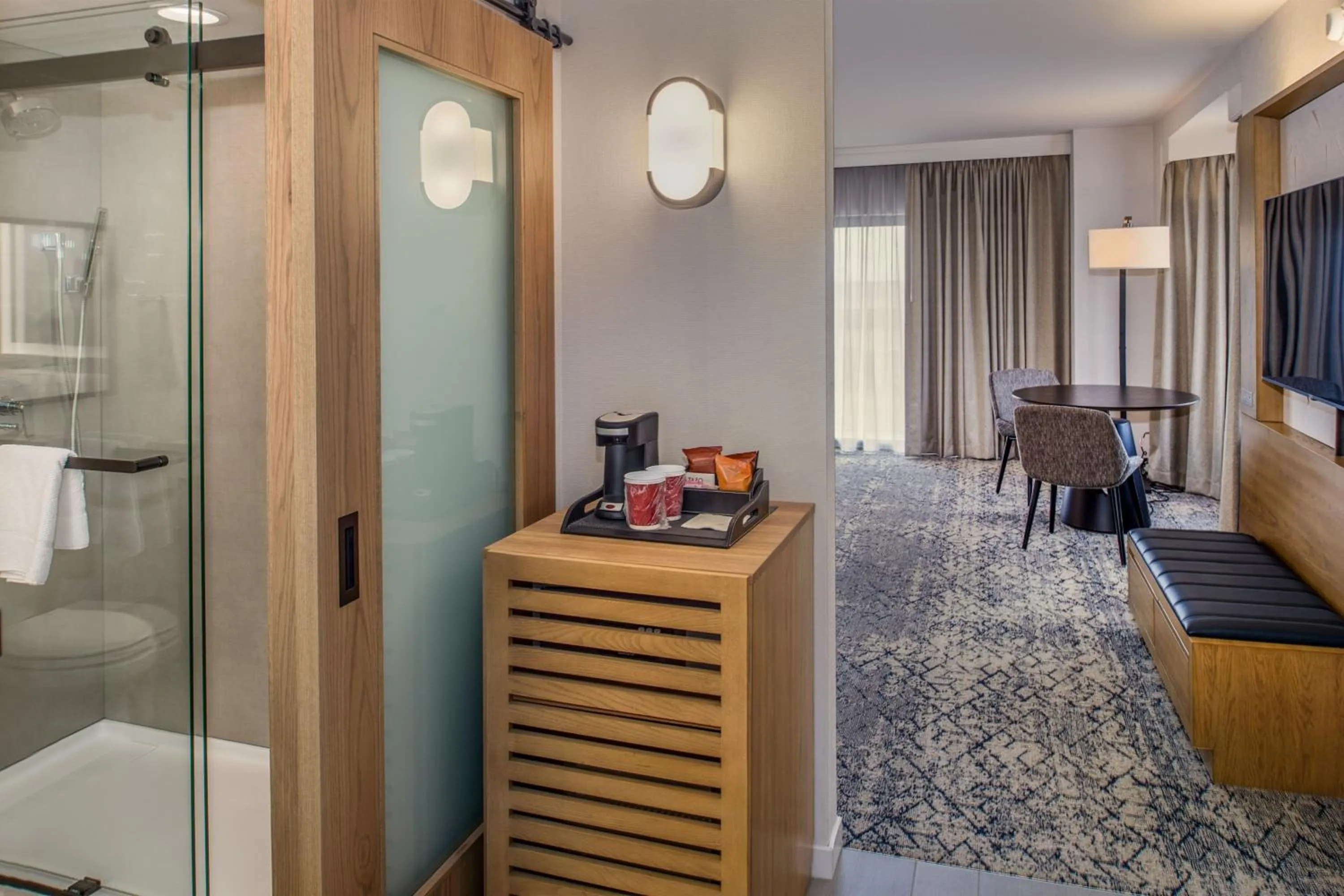 Photo of the whole room in Sheraton Westport Plaza