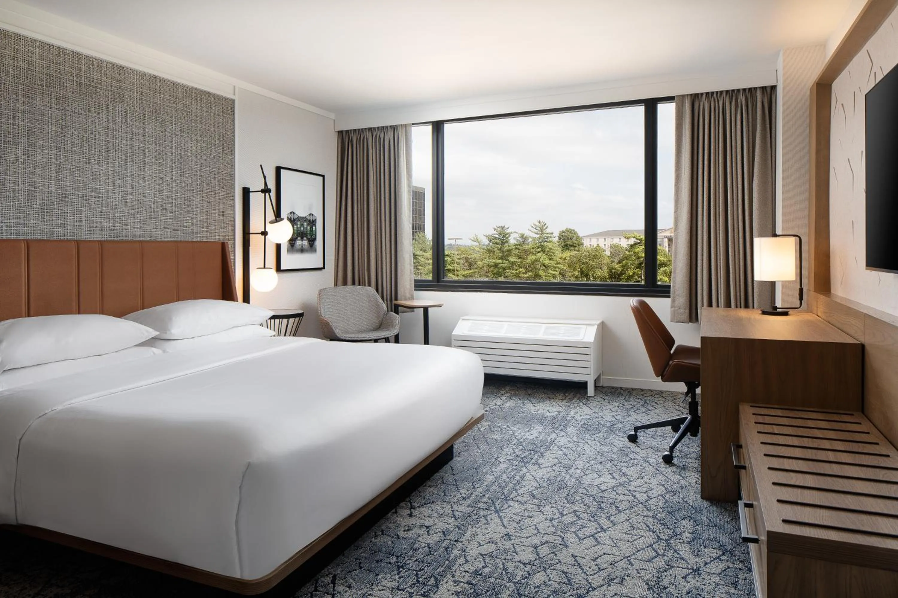 Bed in Sheraton Westport Plaza