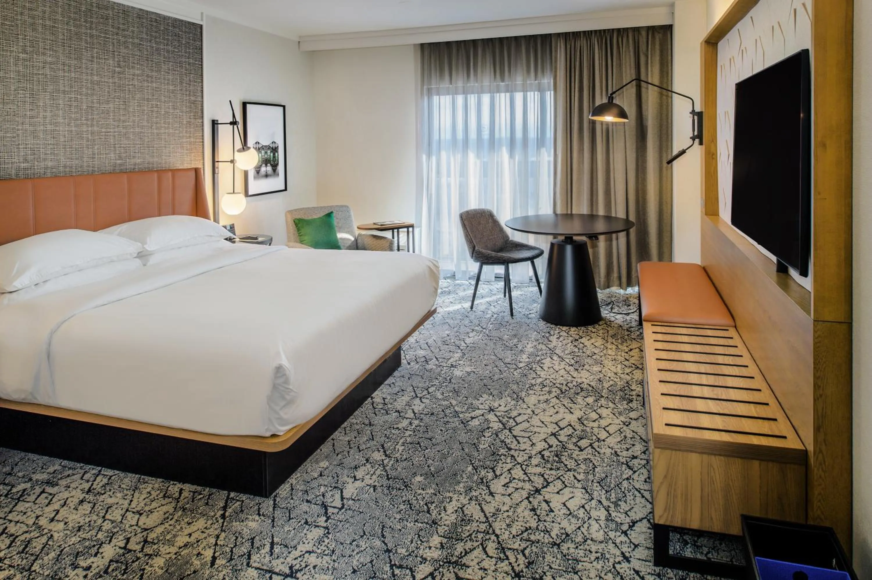 Guests, Bed in Sheraton Westport Plaza