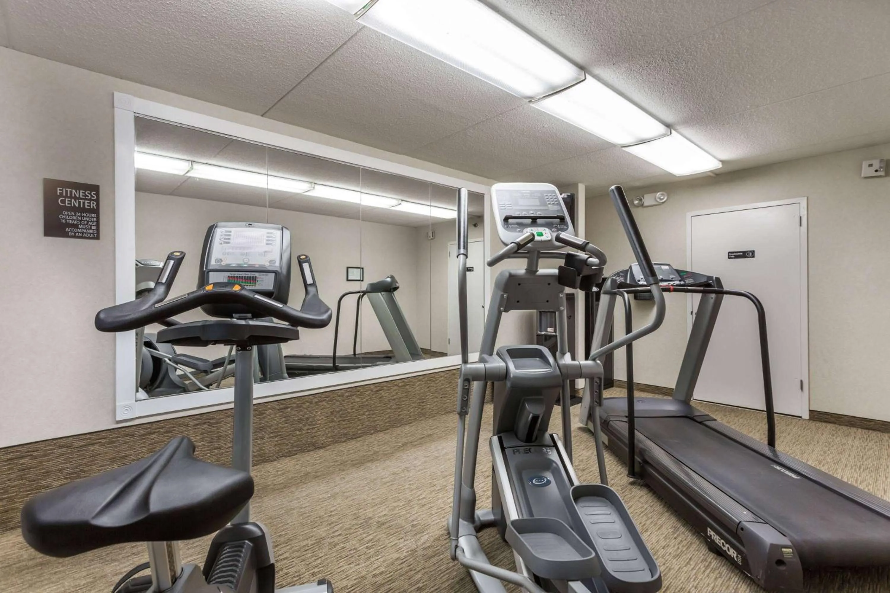 Fitness centre/facilities in Days Inn by Wyndham Harrisburg North