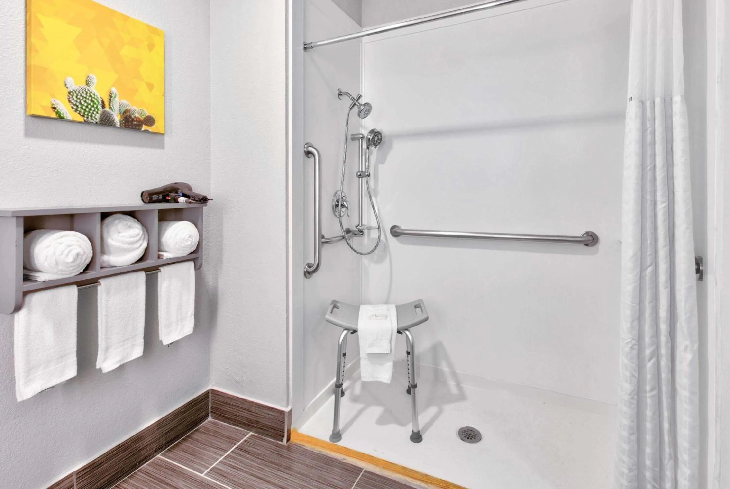 Shower in La Quinta by Wyndham Dallas - Las Colinas