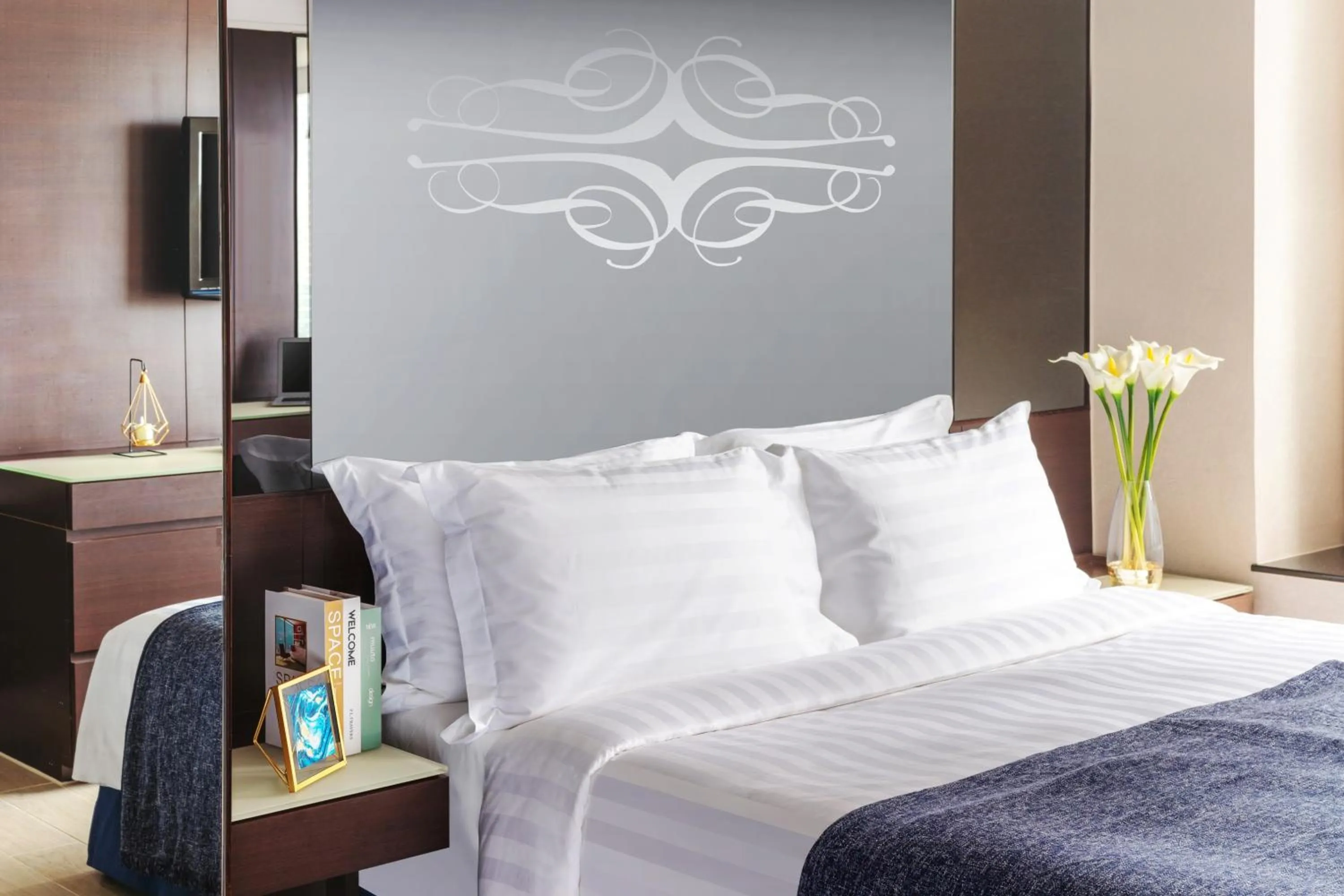 Photo of the whole room, Bed in Harbour Plaza 8 Degrees