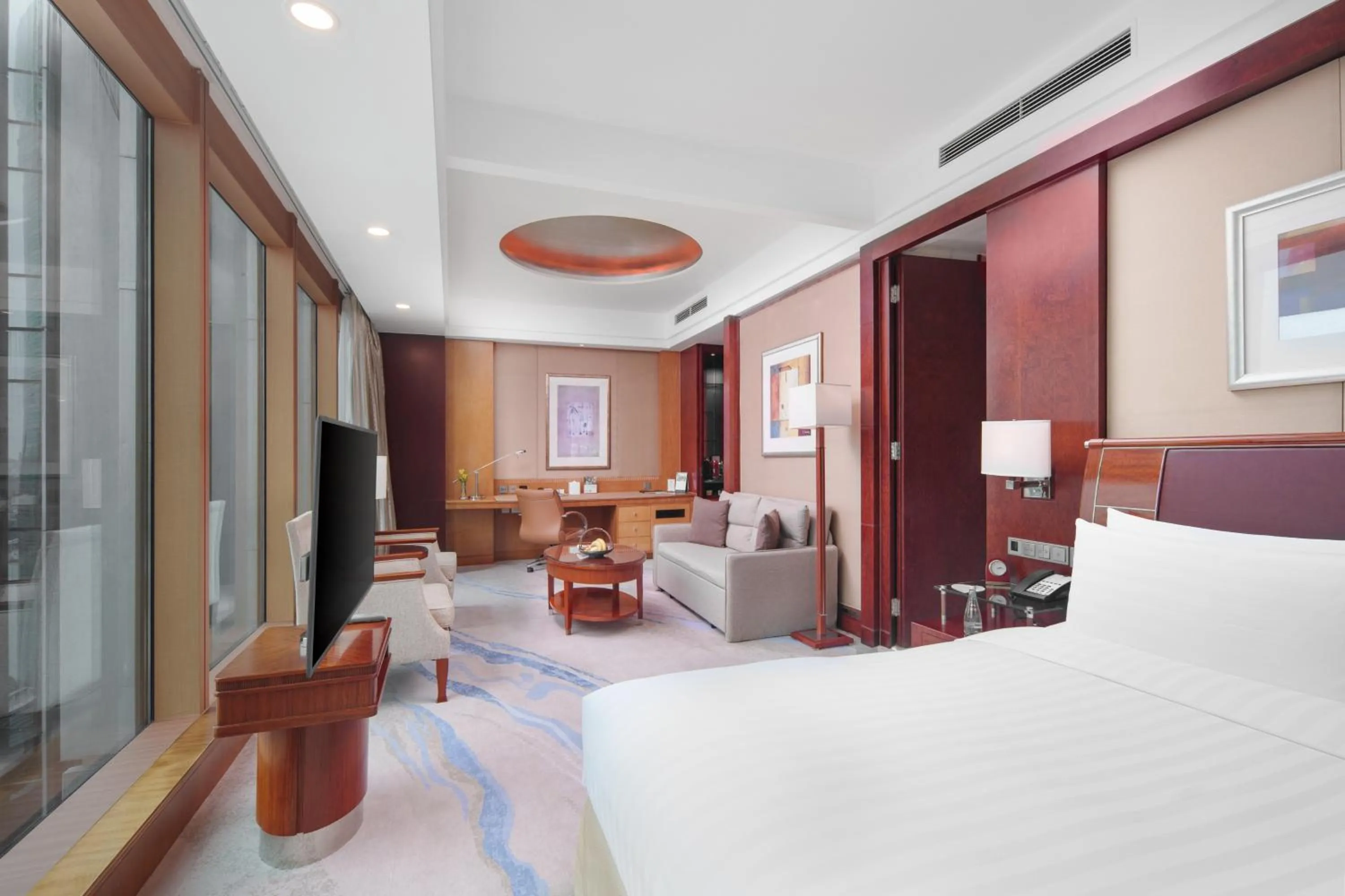 Bedroom, Bed in Pudong Shangri-La, Shanghai