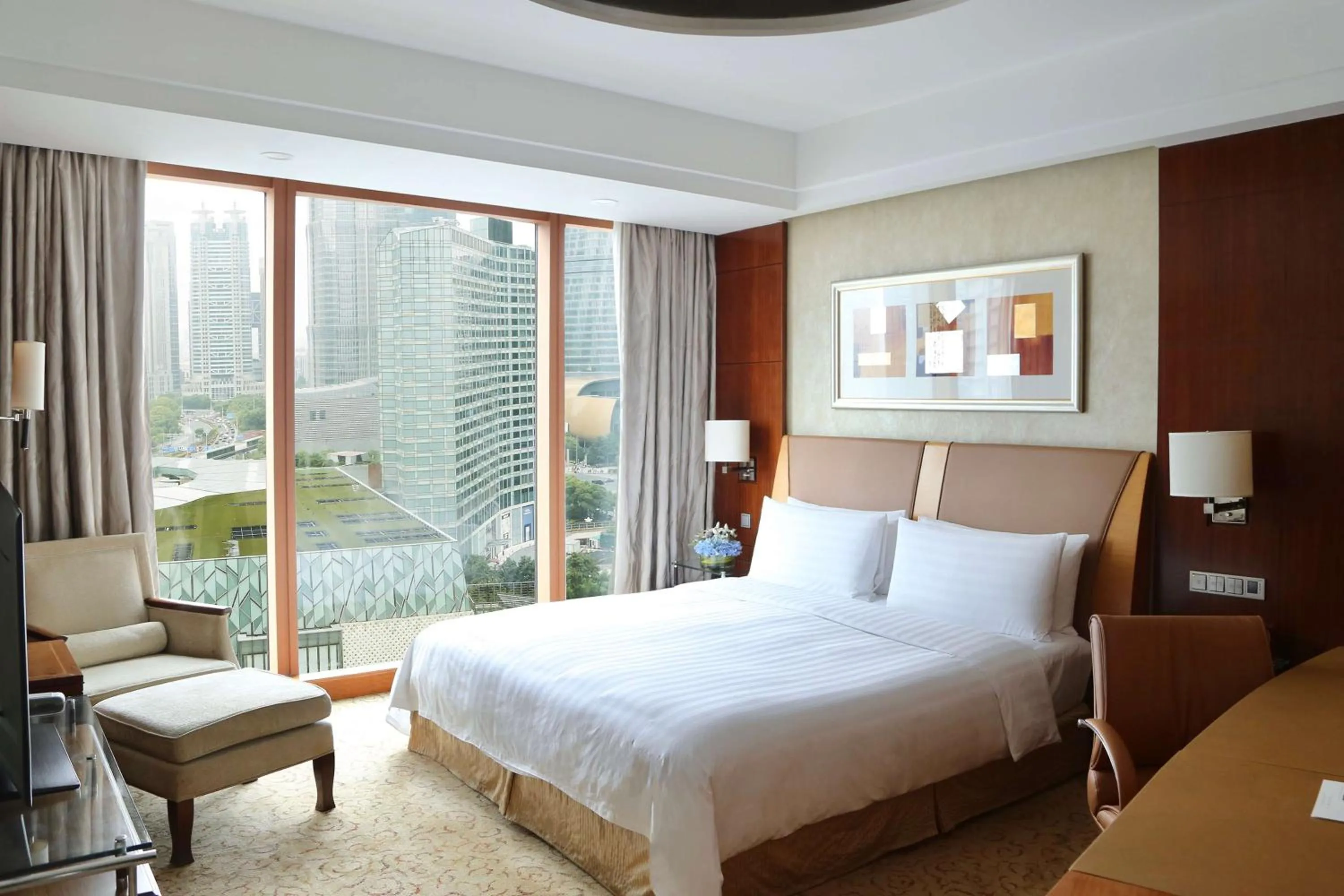 Bedroom, Bed in Pudong Shangri-La, Shanghai