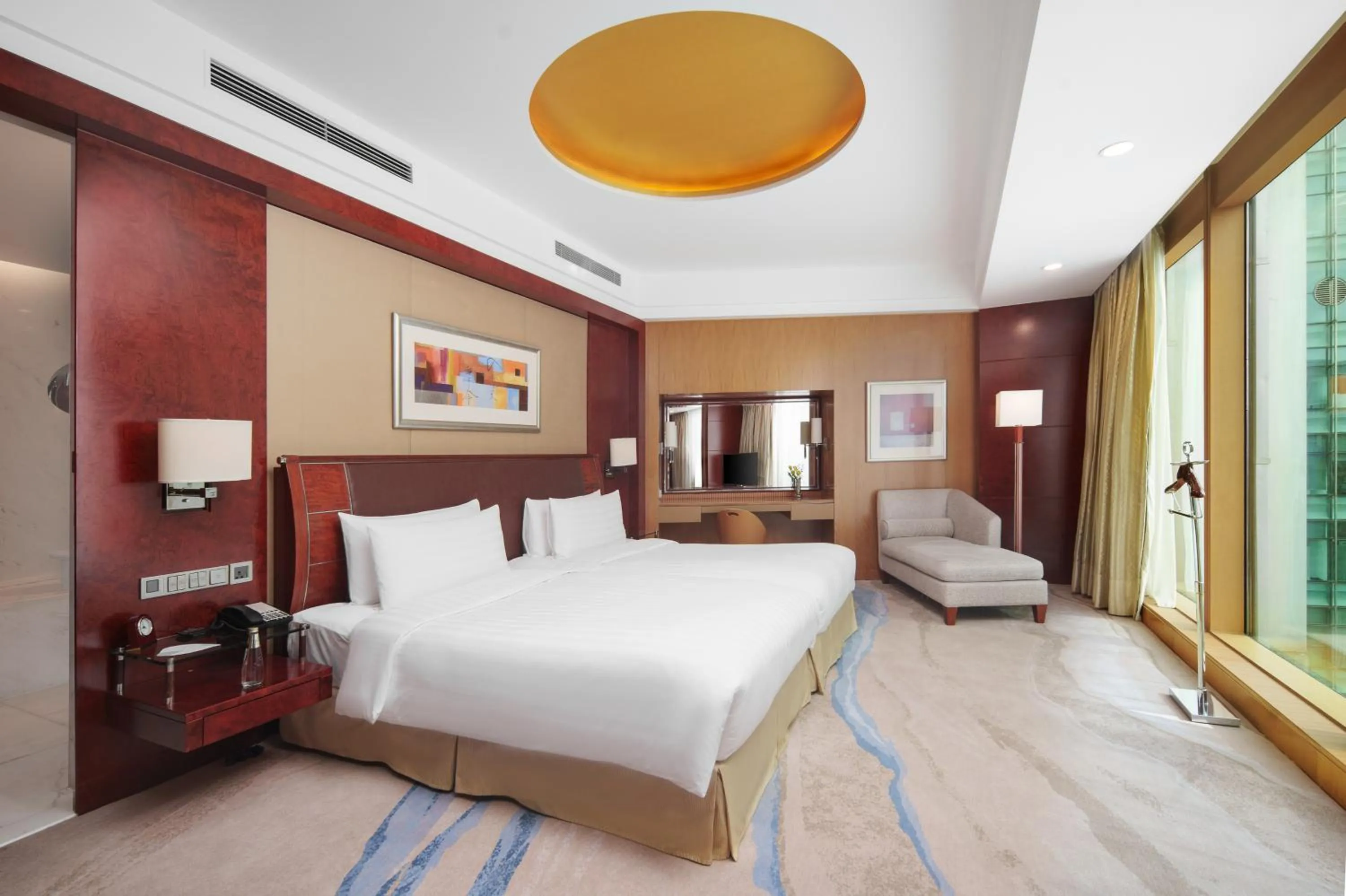 Bedroom, Bed in Pudong Shangri-La, Shanghai