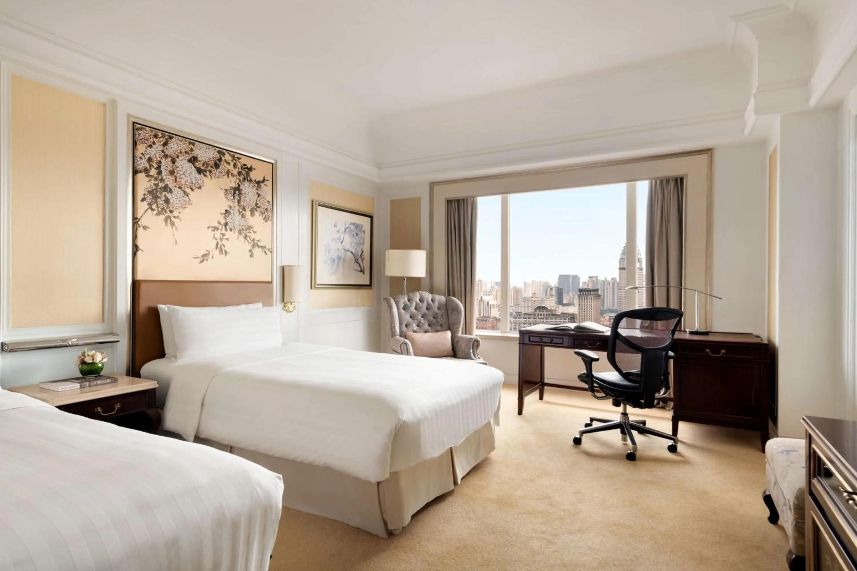 Bedroom, Bed in Pudong Shangri-La, Shanghai