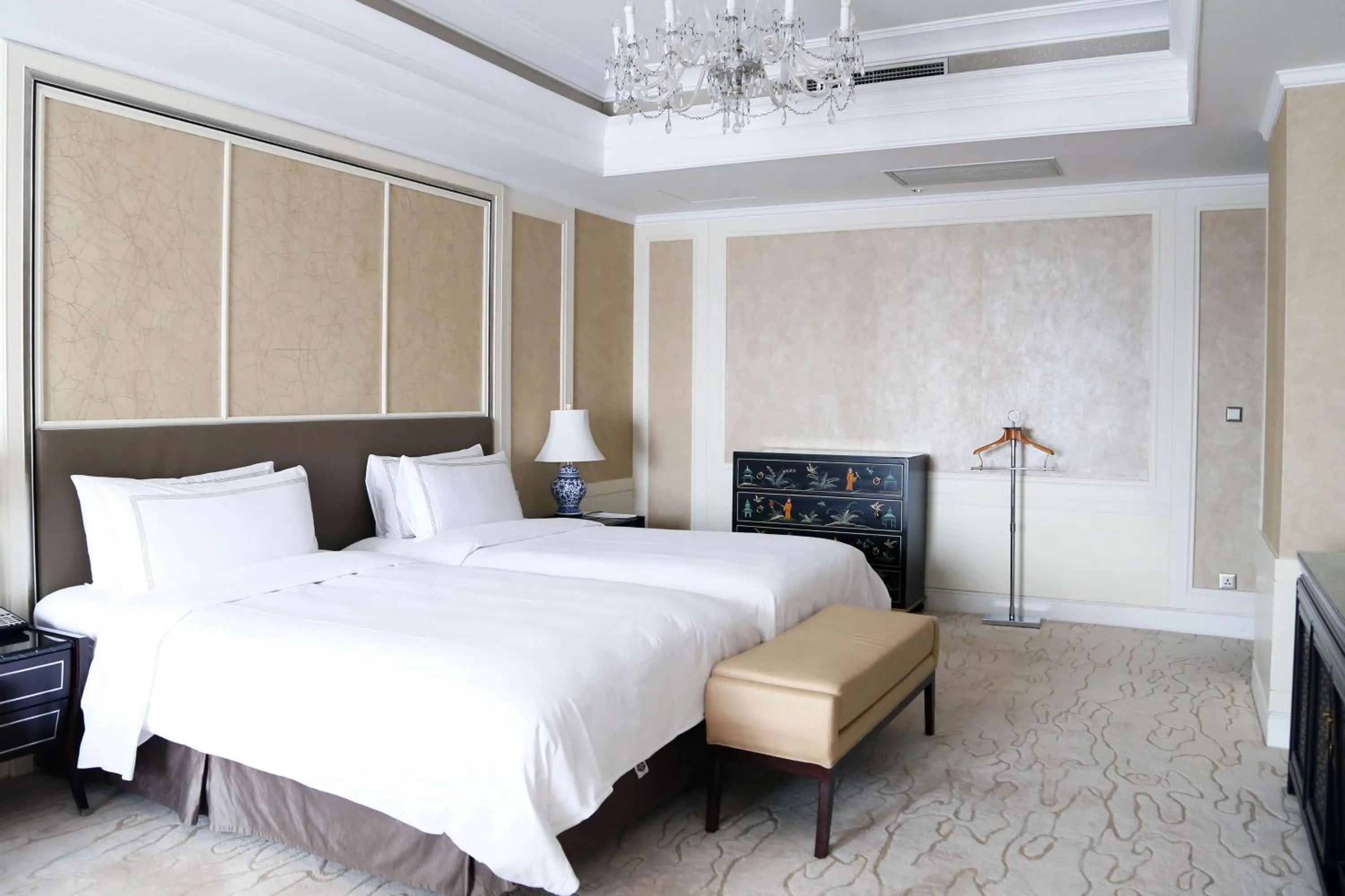 Photo of the whole room, Bed in Pudong Shangri-La, Shanghai