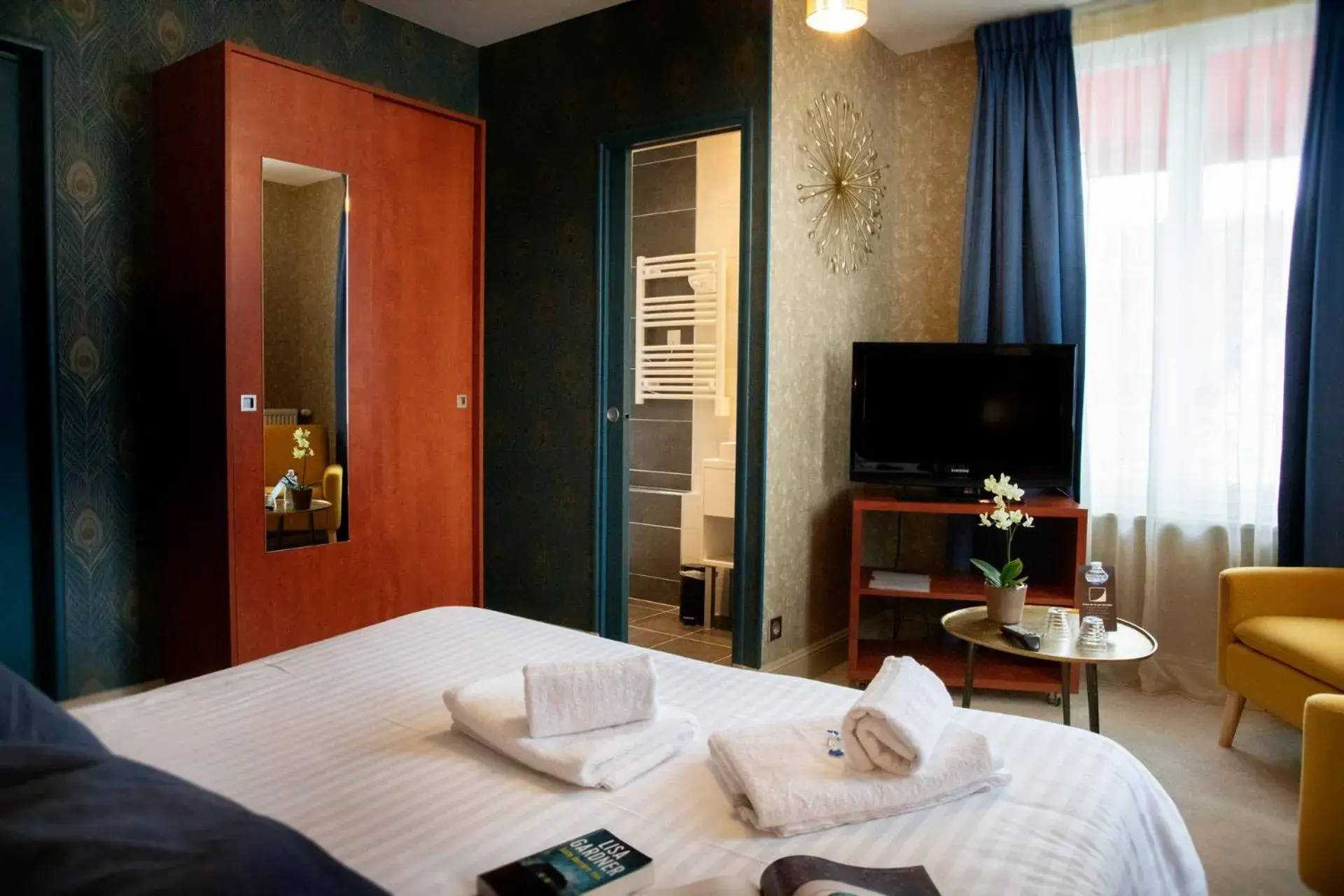 Double Room in Logis Hôtel La Brèche - Restaurant Berthelot Double Room in Logis Hôtel La Brèche - Restaurant Berthelot