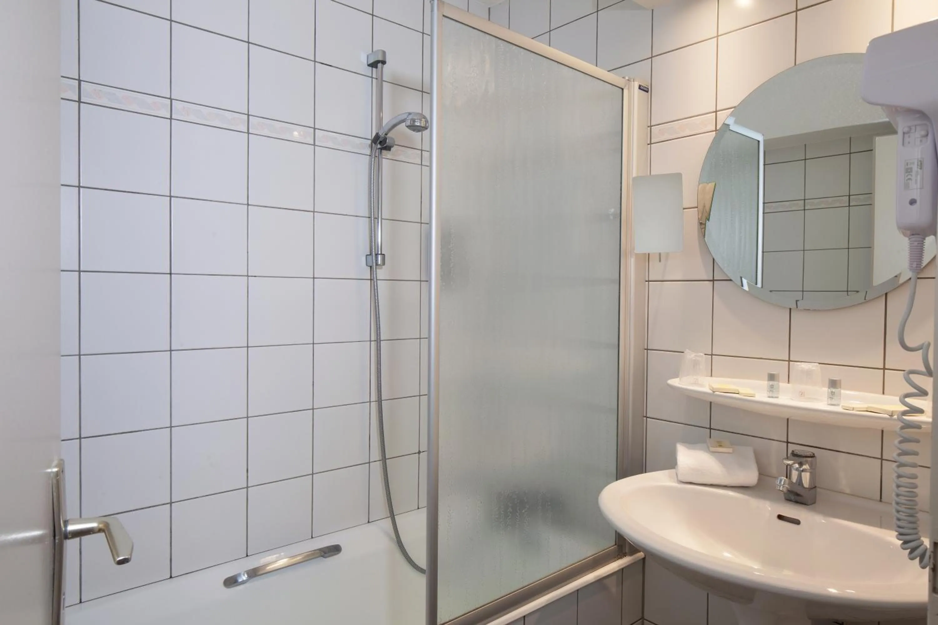 Bathroom in Logis Hôtel de la Tour