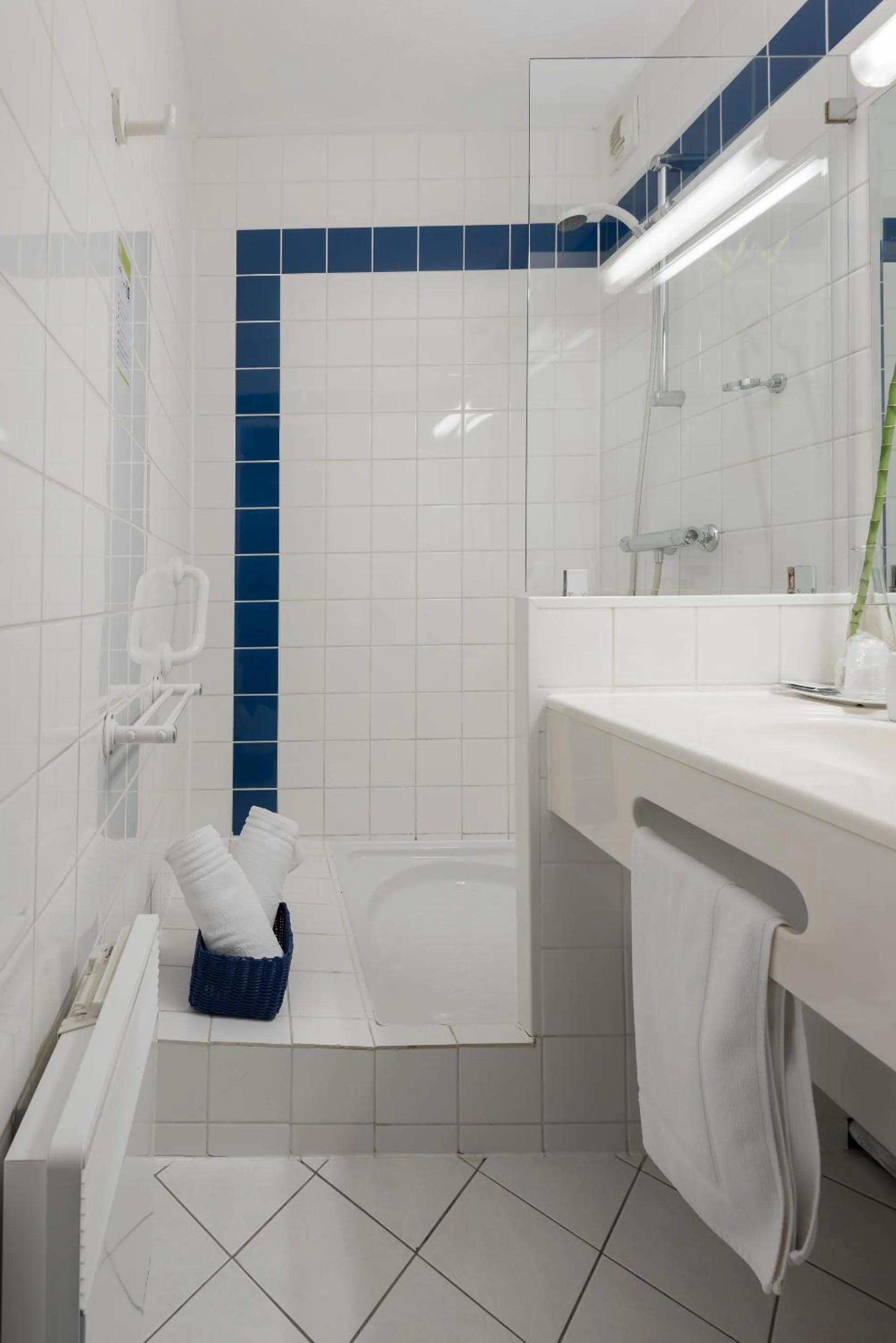 Bathroom in Hôtel Restaurant L'Evidence