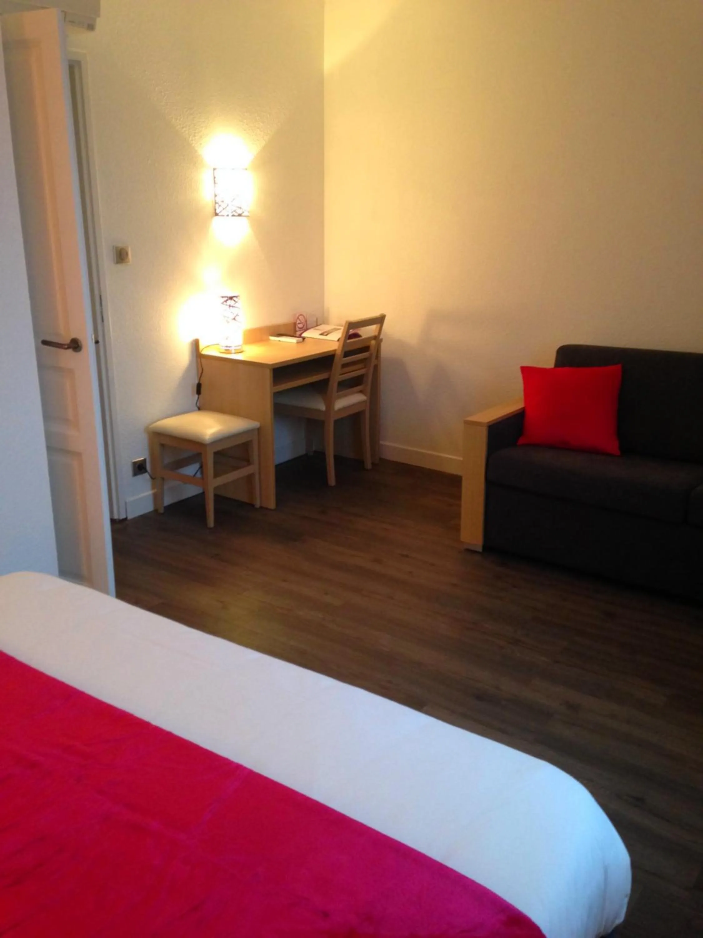 Decorative detail, Bed in Hôtel Restaurant L'Evidence