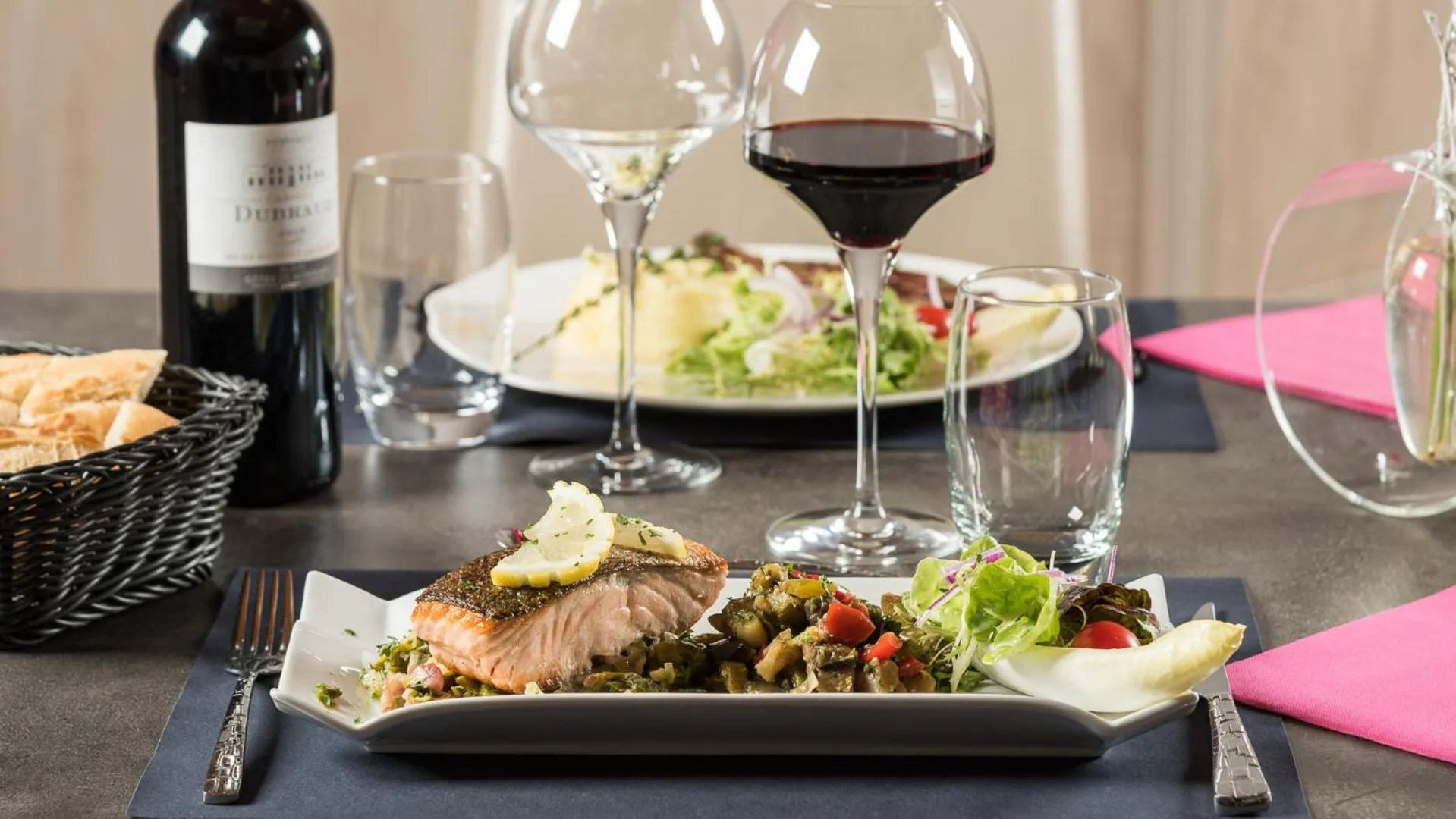 Restaurant/places to eat in Hôtel Restaurant L'Evidence