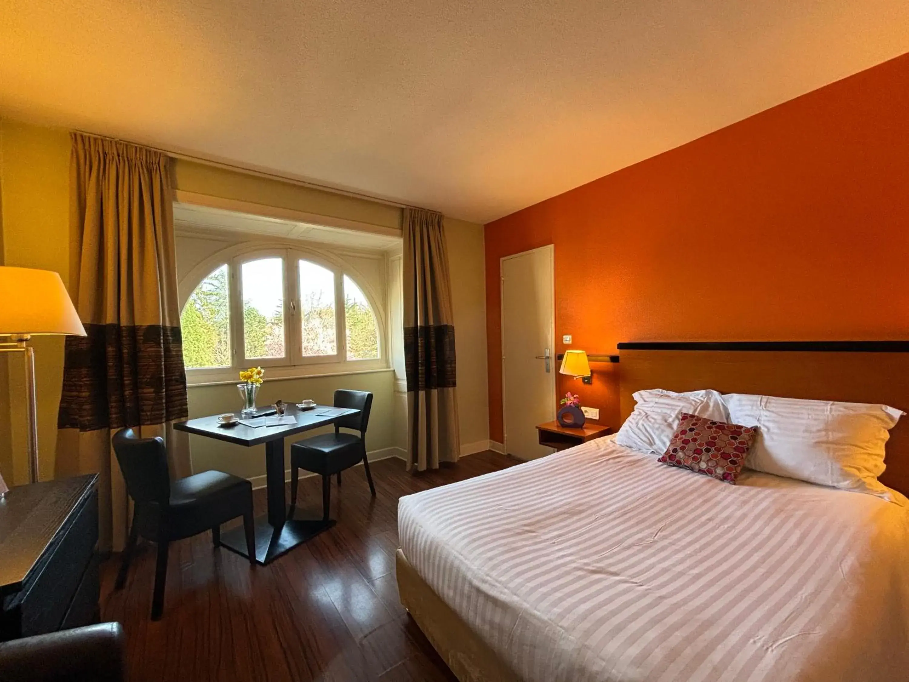 Superior Studio with Double Bed in Garden & City Luxeuil Ex Le Métropole et Les Thermes Superior Studio with Double Bed in Garden & City Luxeuil Ex Le Métropole et Les Thermes