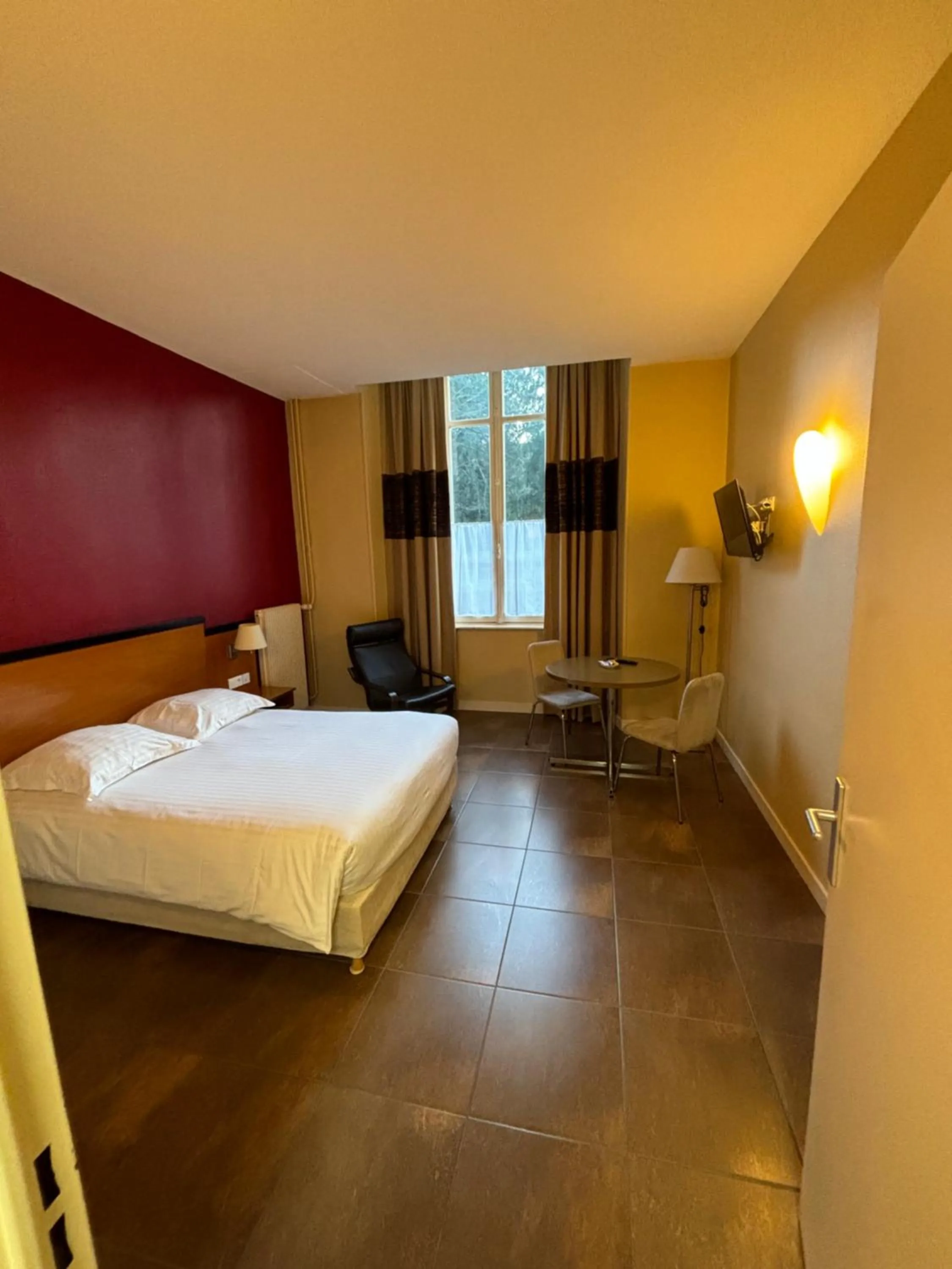 Bed in Garden & City Luxeuil Ex Le Métropole et Les Thermes