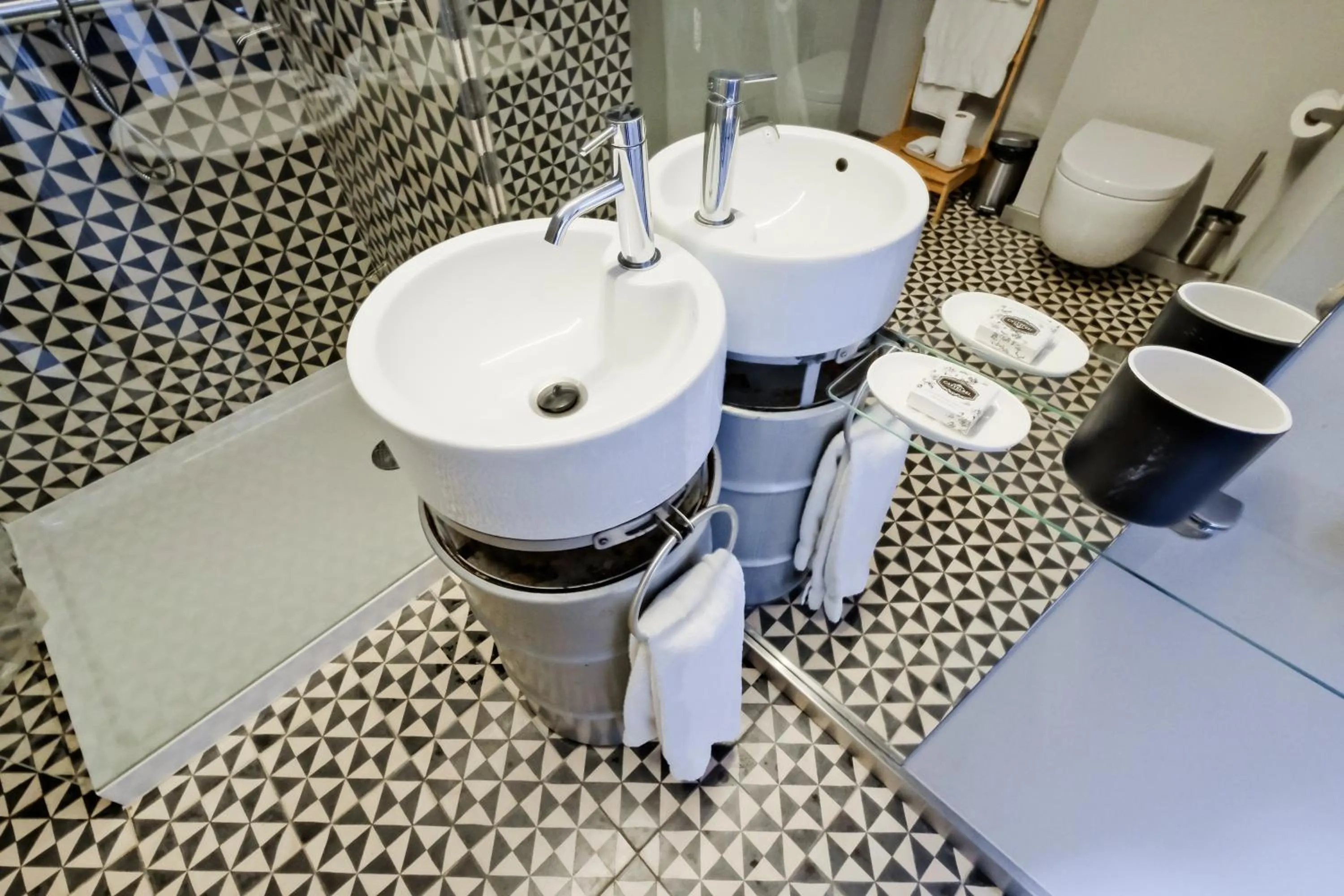 Toilet in Chiado Arty Flats