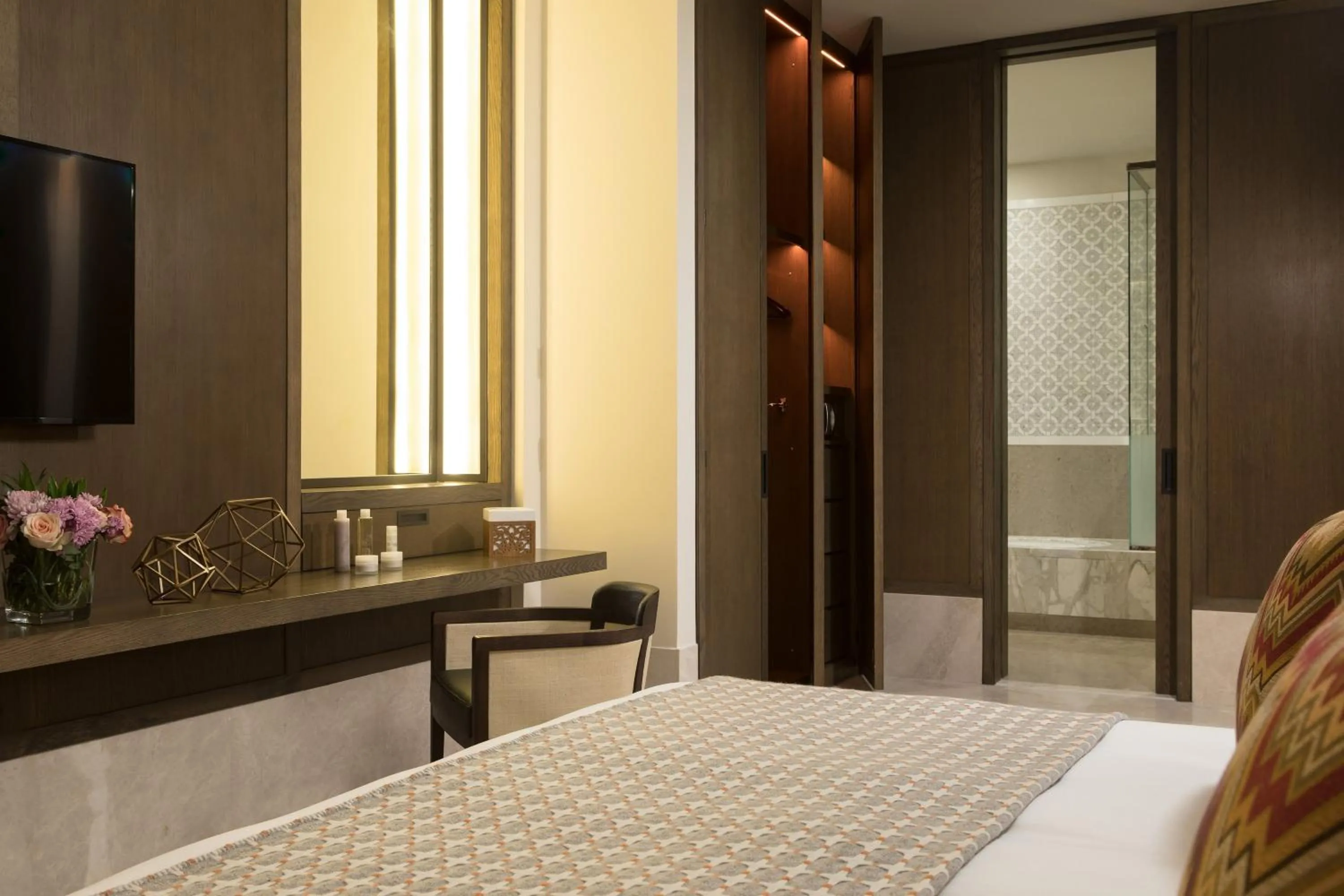 Bedroom, Bed in Assila, a Luxury Collection Hotel, Apartment Jeddah