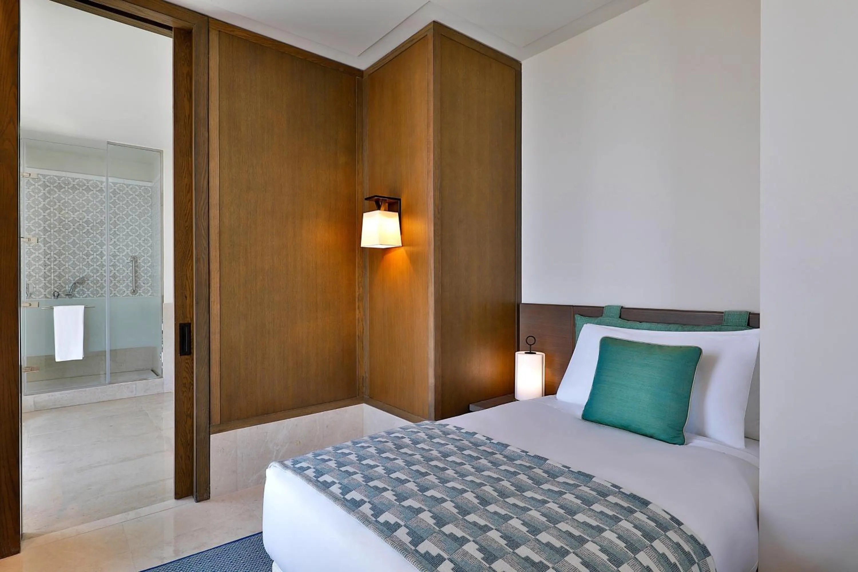 Bedroom, Bed in Assila, a Luxury Collection Hotel, Apartment Jeddah