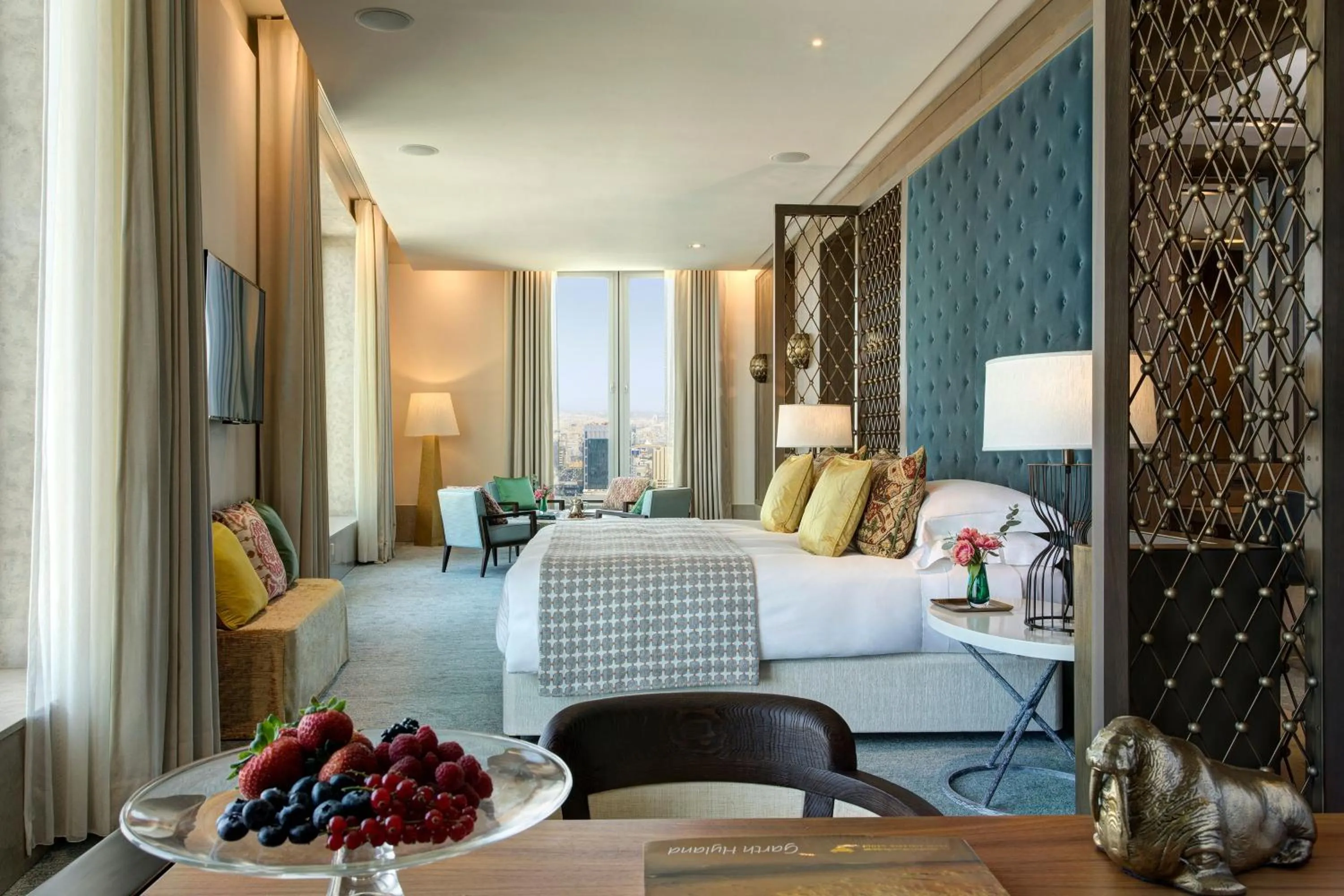 Bedroom, Bed in Assila, a Luxury Collection Hotel, Apartment Jeddah