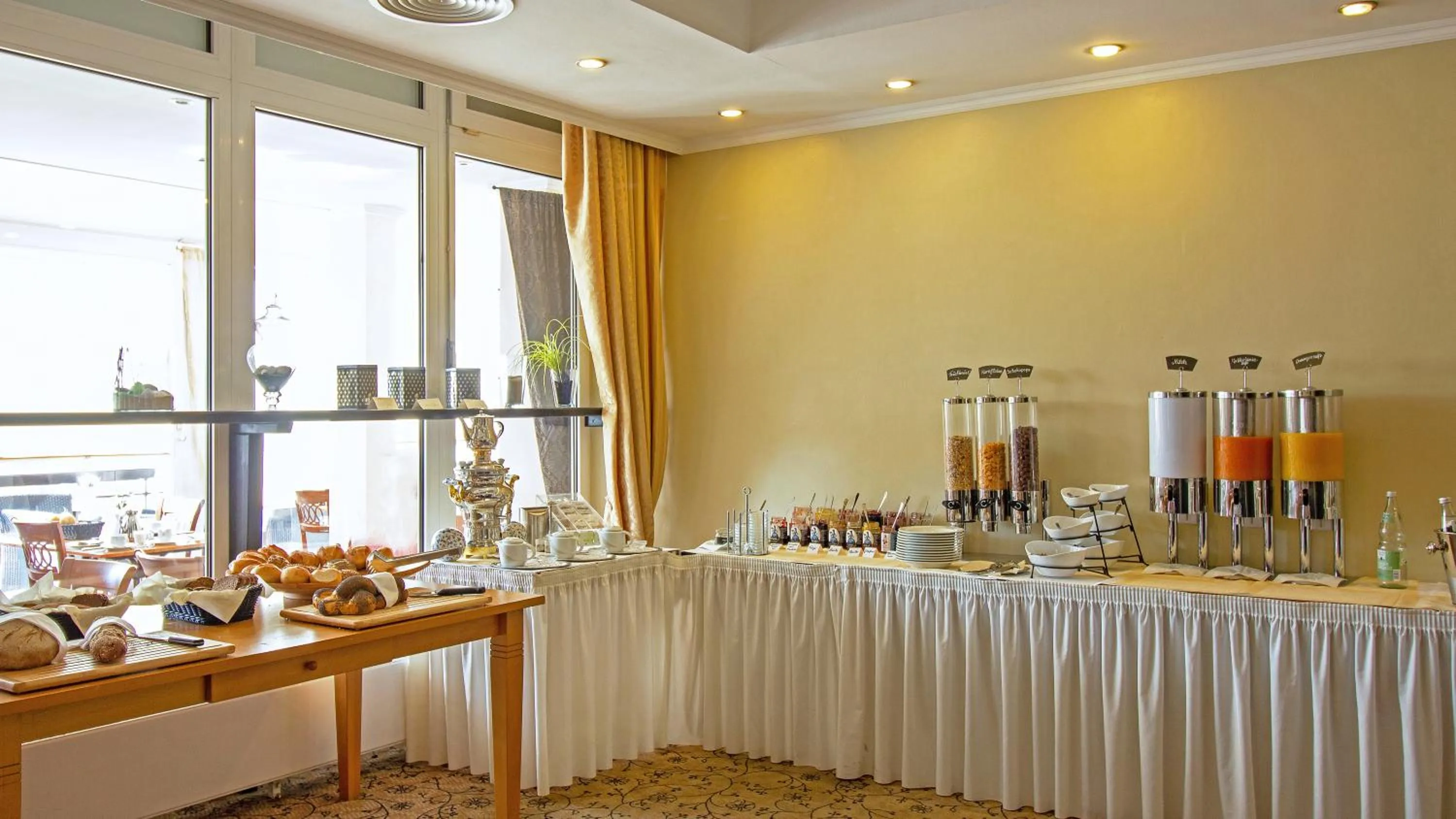 Restaurant/places to eat in Villa am Meer