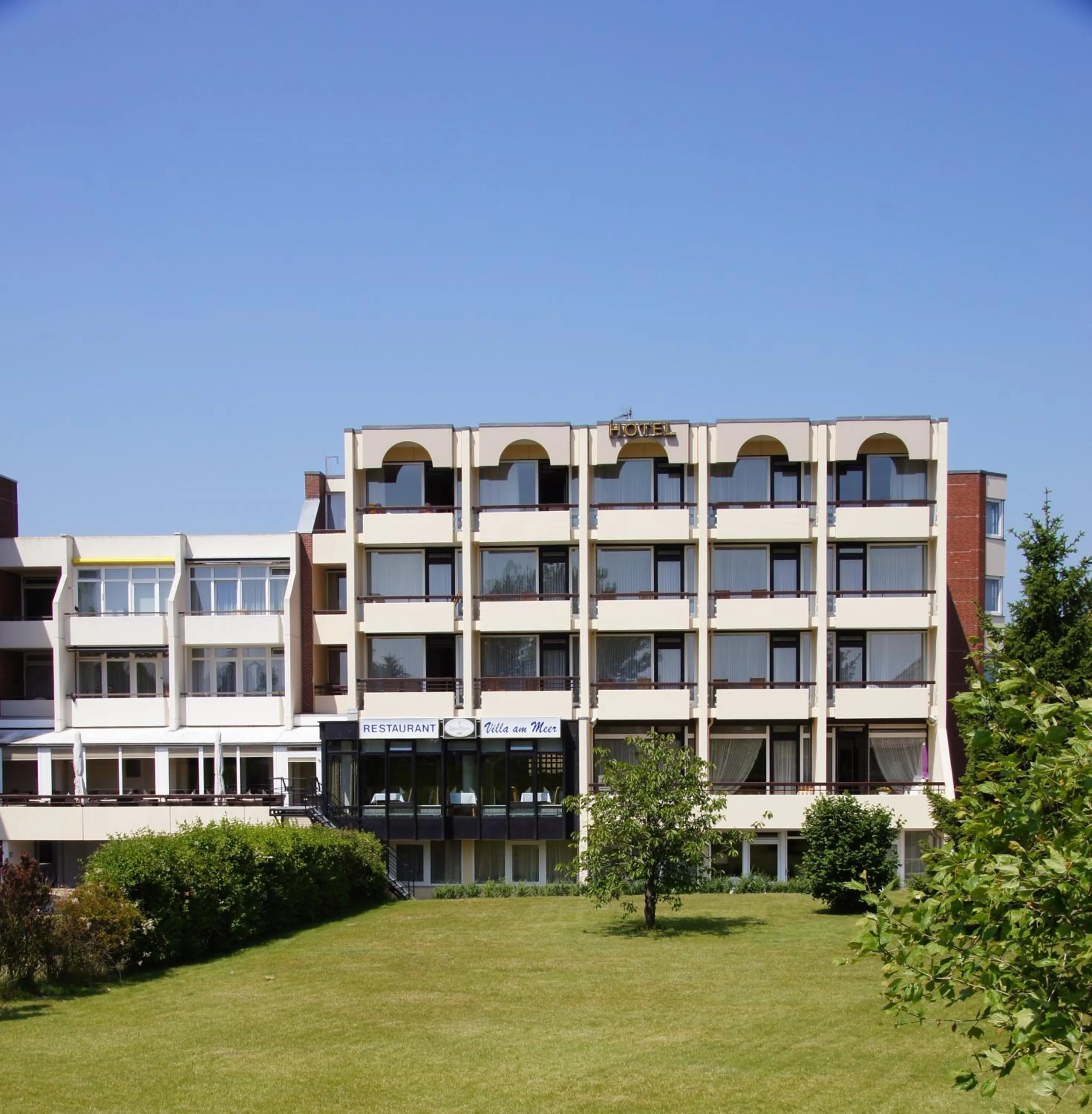 Property building in Villa am Meer