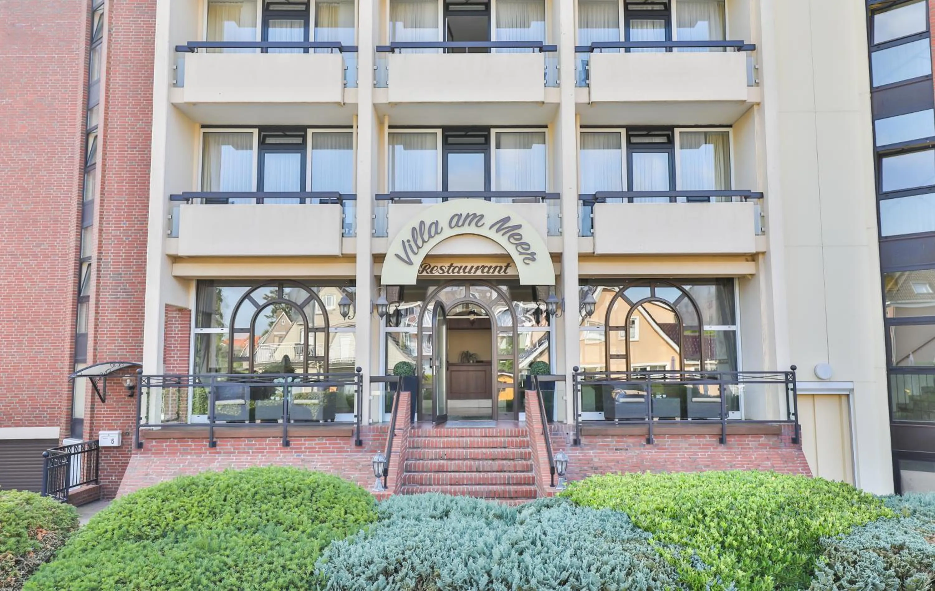 Property building in Villa am Meer