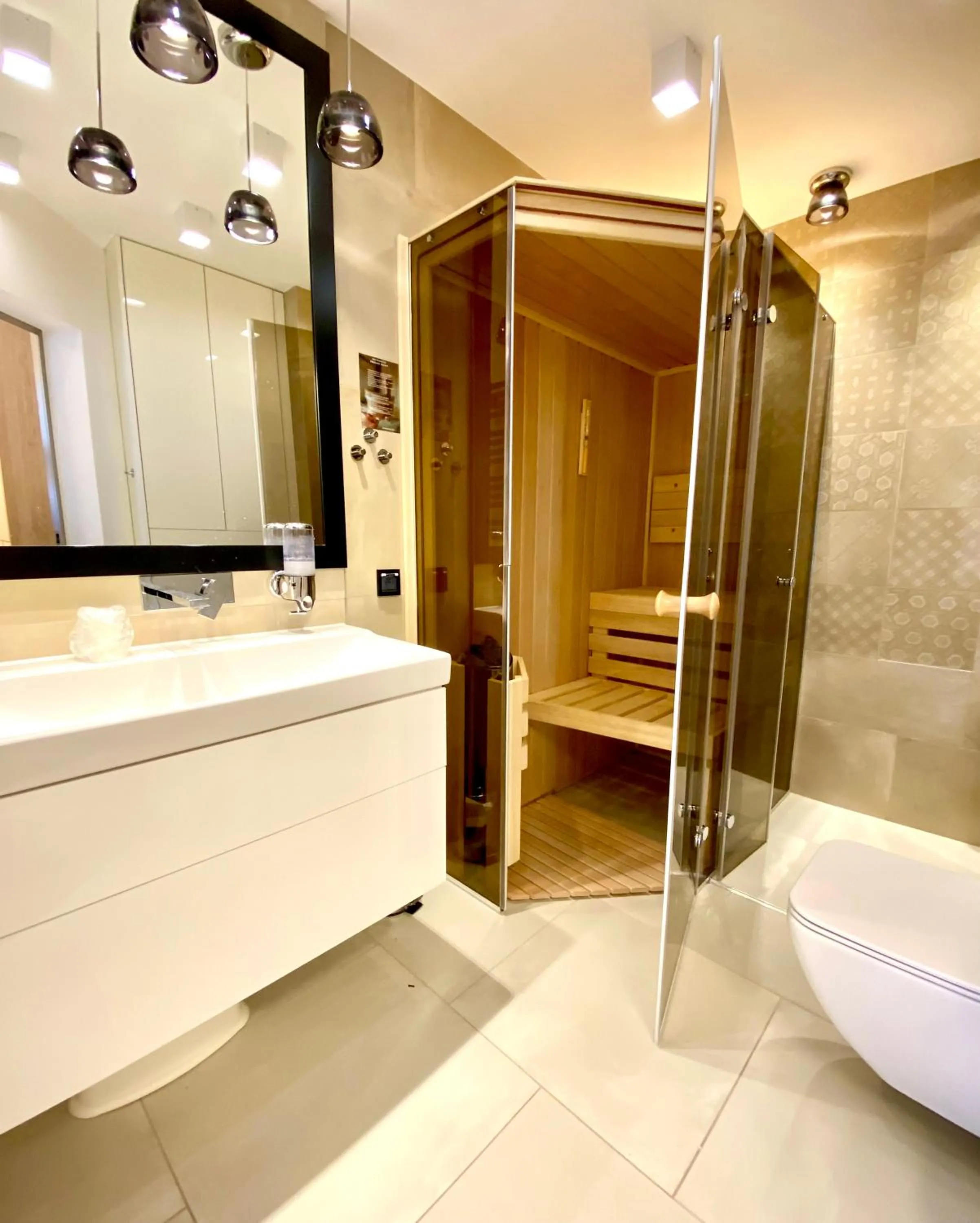 Shower in Czarny Kamień Resort & SPA