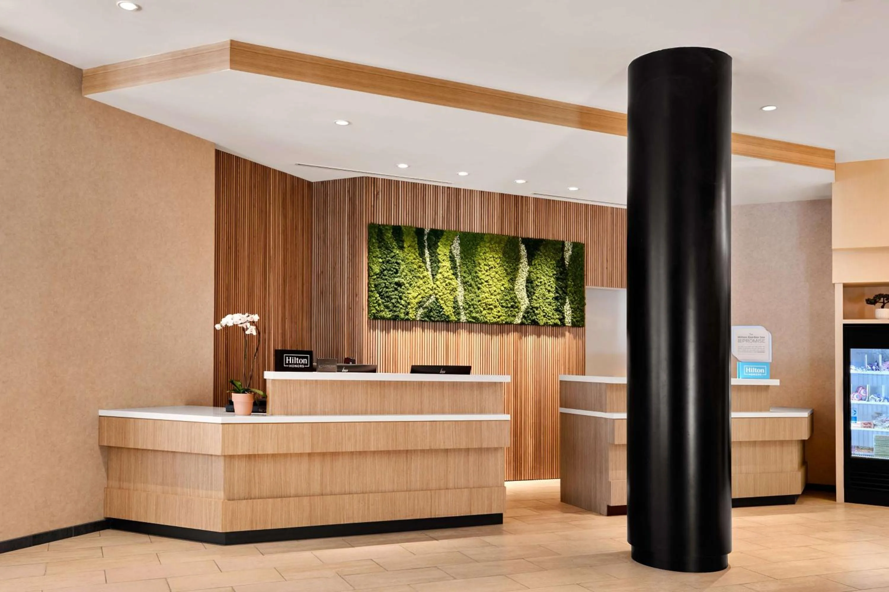 Lobby or reception in Hilton Garden Inn LAX Los Angeles Airport